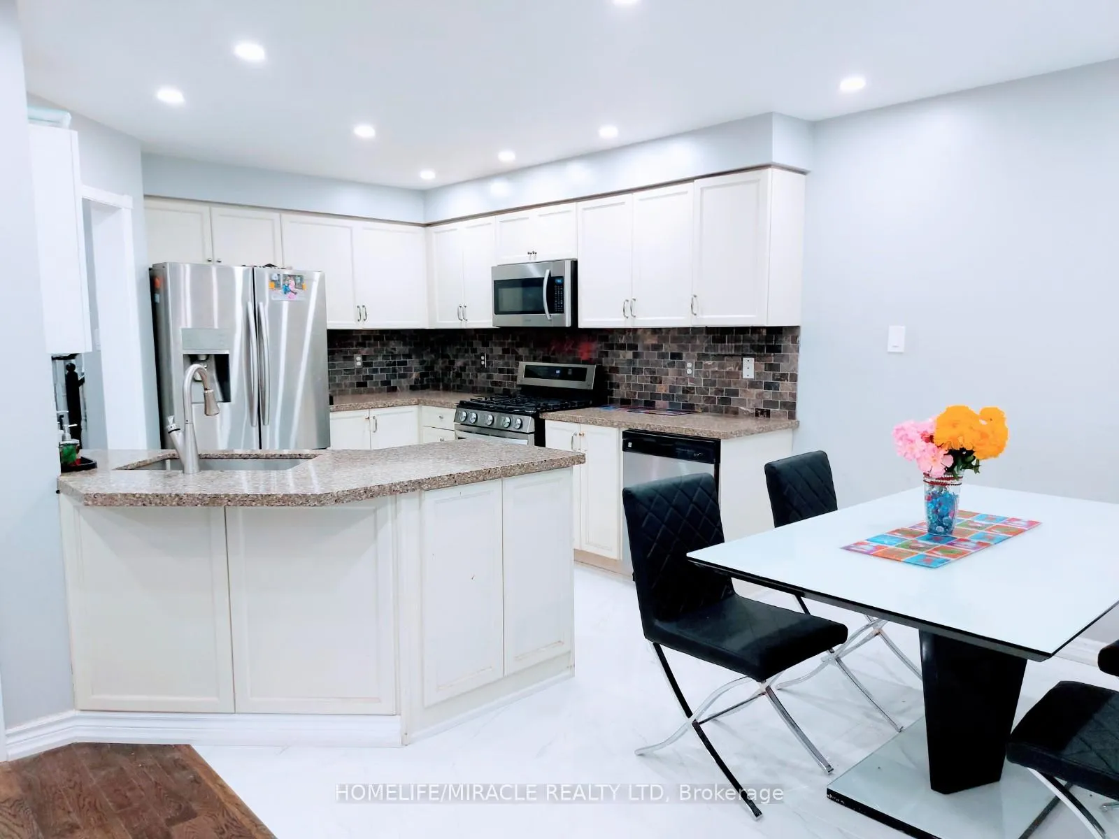 Photo 7 of 15 Bramfield Street, Brampton, Fletcher's Meadow — HOMEH