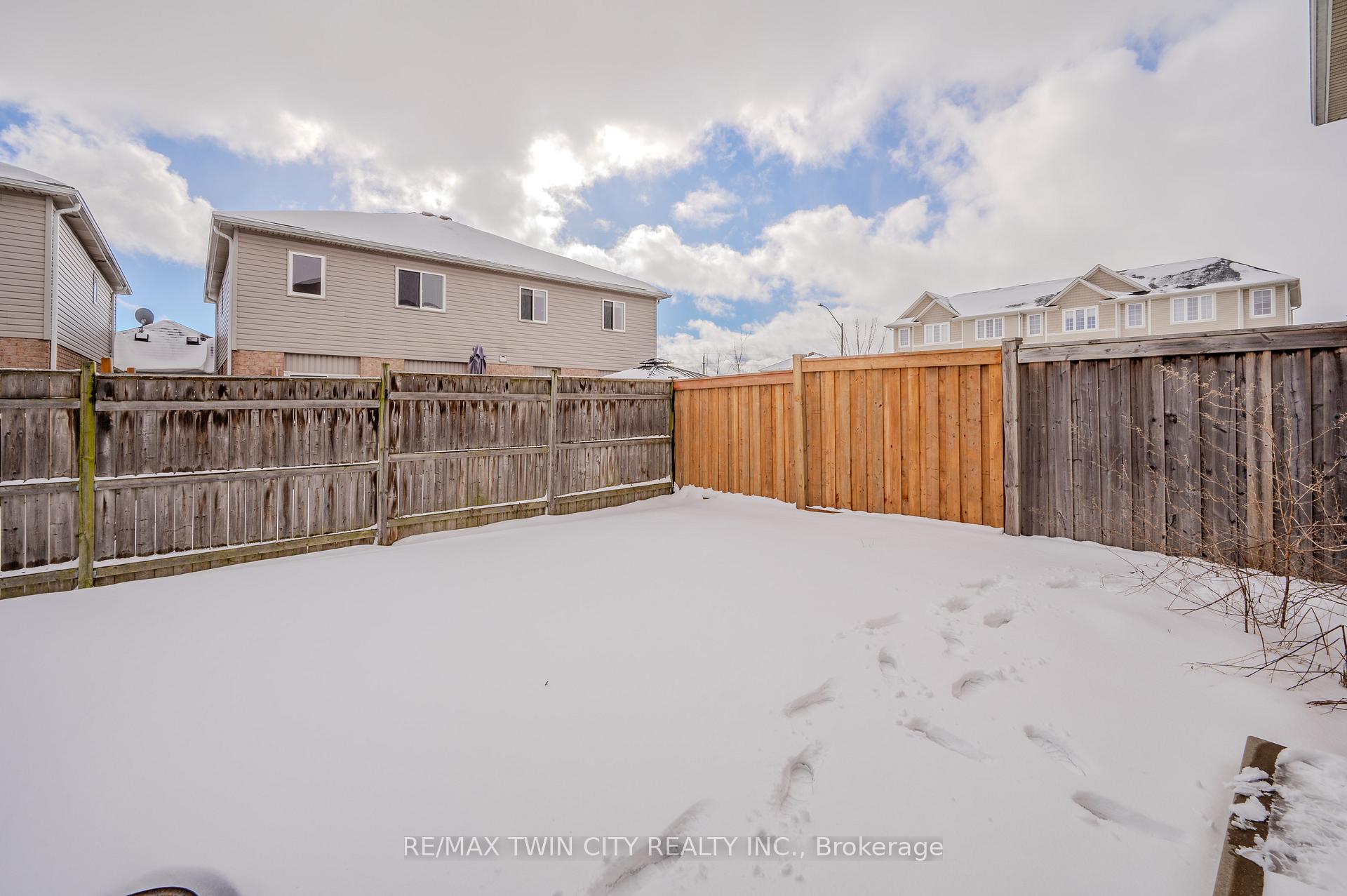 Photo 2 of 6 Broadoaks Drive, Cambridge — HOMEH