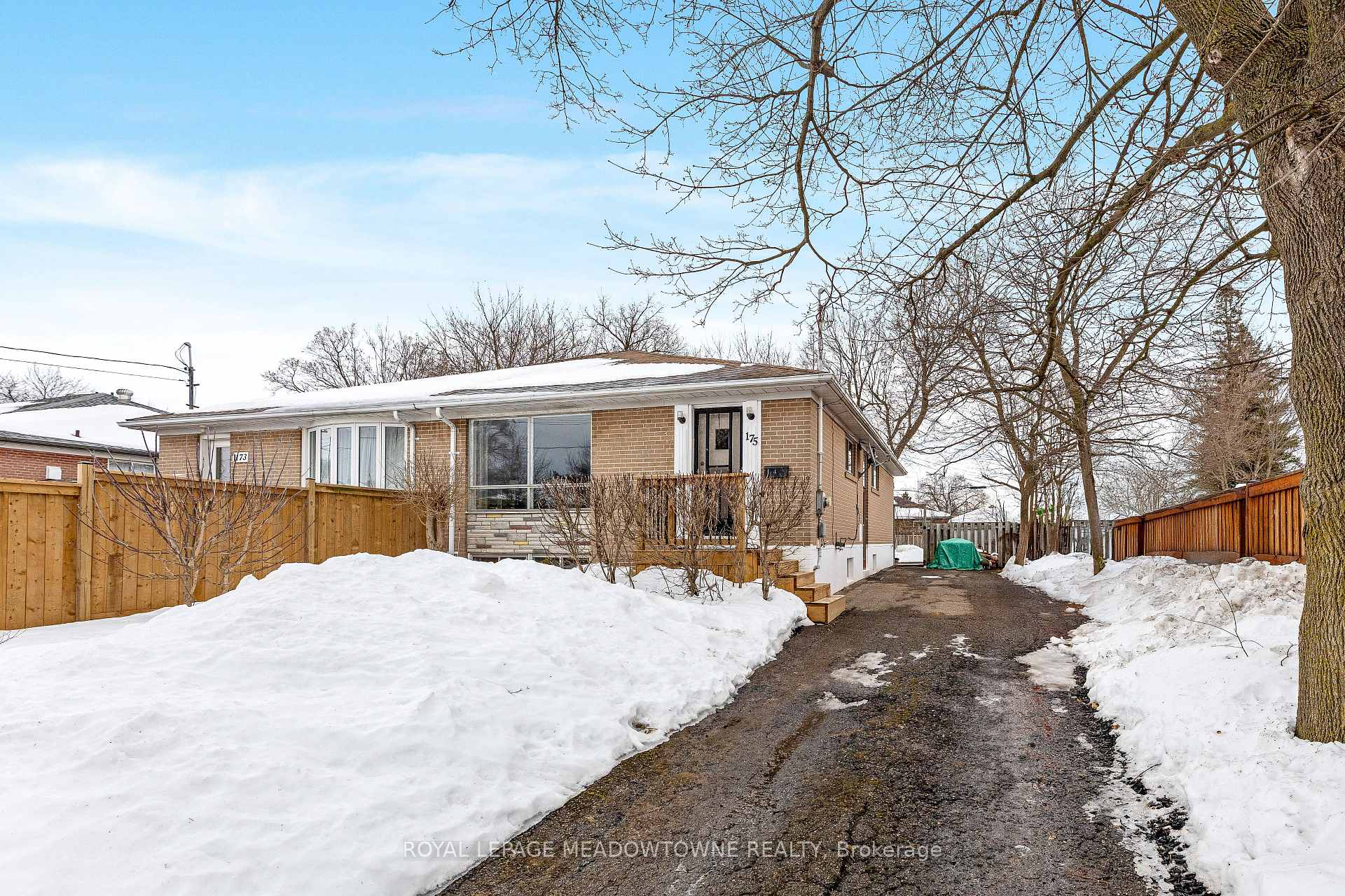 Photo 2 of 175 Raylawn Crescent, Halton Hills, Georgetown — HOMEH