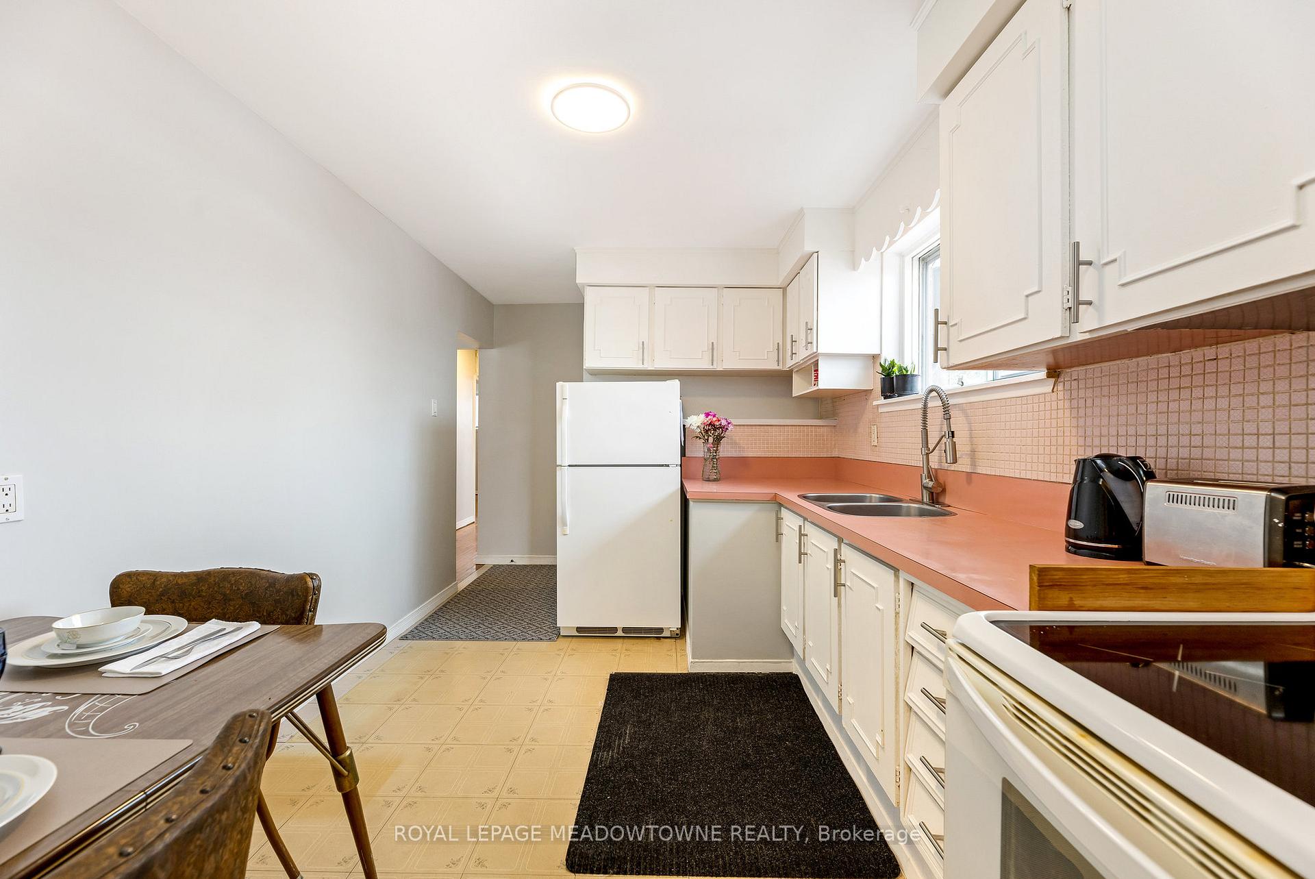 Photo 7 of 175 Raylawn Crescent, Halton Hills, Georgetown — HOMEH
