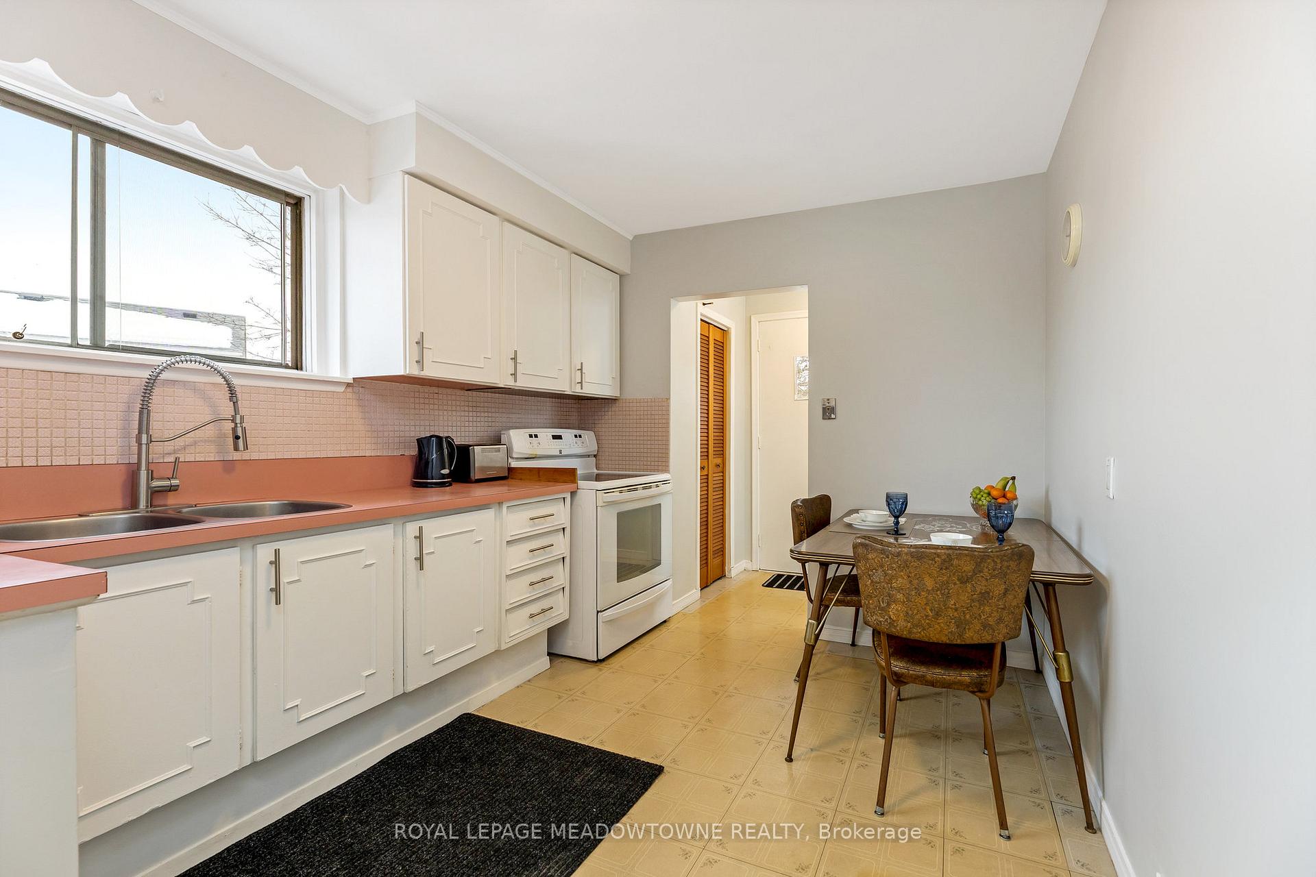 Photo 8 of 175 Raylawn Crescent, Halton Hills, Georgetown — HOMEH