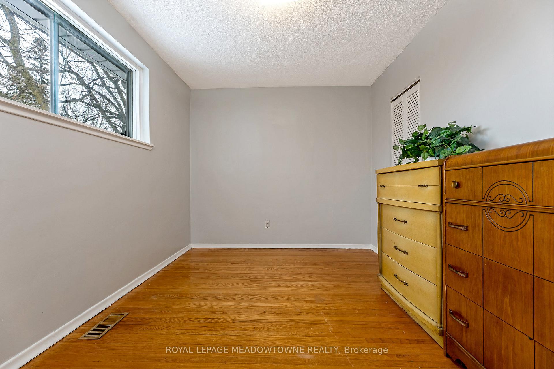 Photo 10 of 175 Raylawn Crescent, Halton Hills, Georgetown — HOMEH