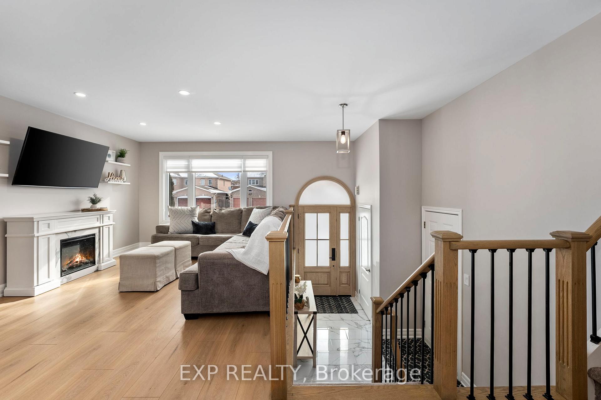 Photo 5 of 50 Bambi Crescent, Georgina, Keswick South — HOMEH