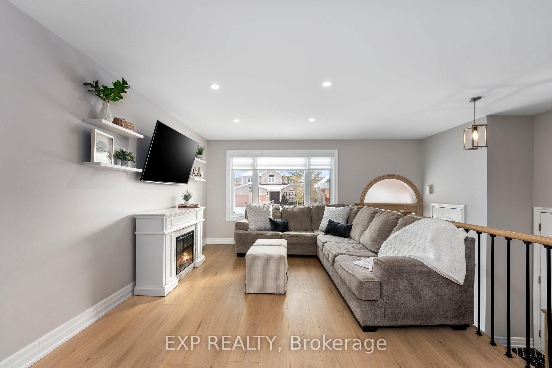 Photo 7 of 50 Bambi Crescent, Georgina, Keswick South — HOMEH