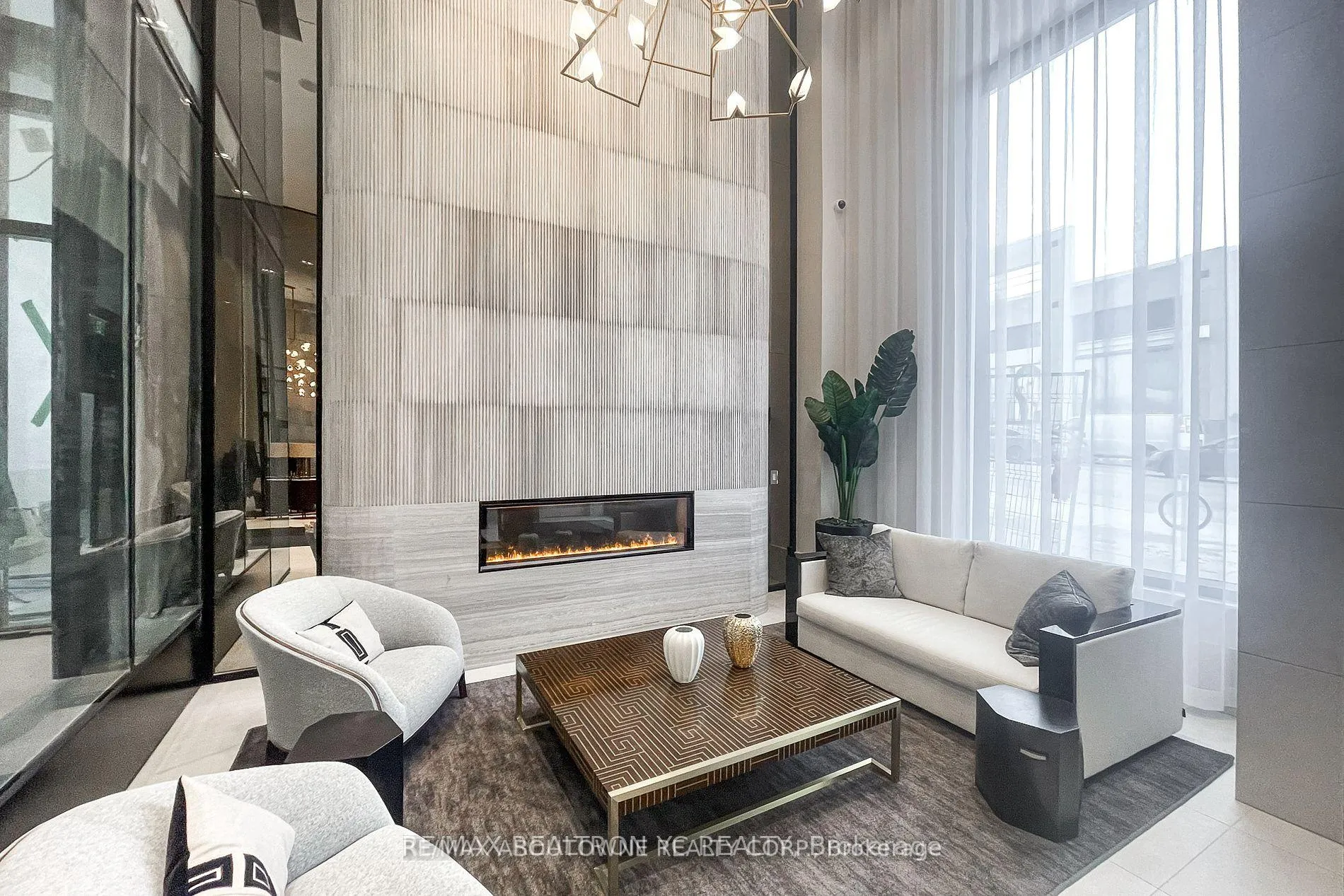 Photo 2 of Unit 806, 2020 Bathurst Street, Toronto, Humewood-Cedarvale — HOMEH