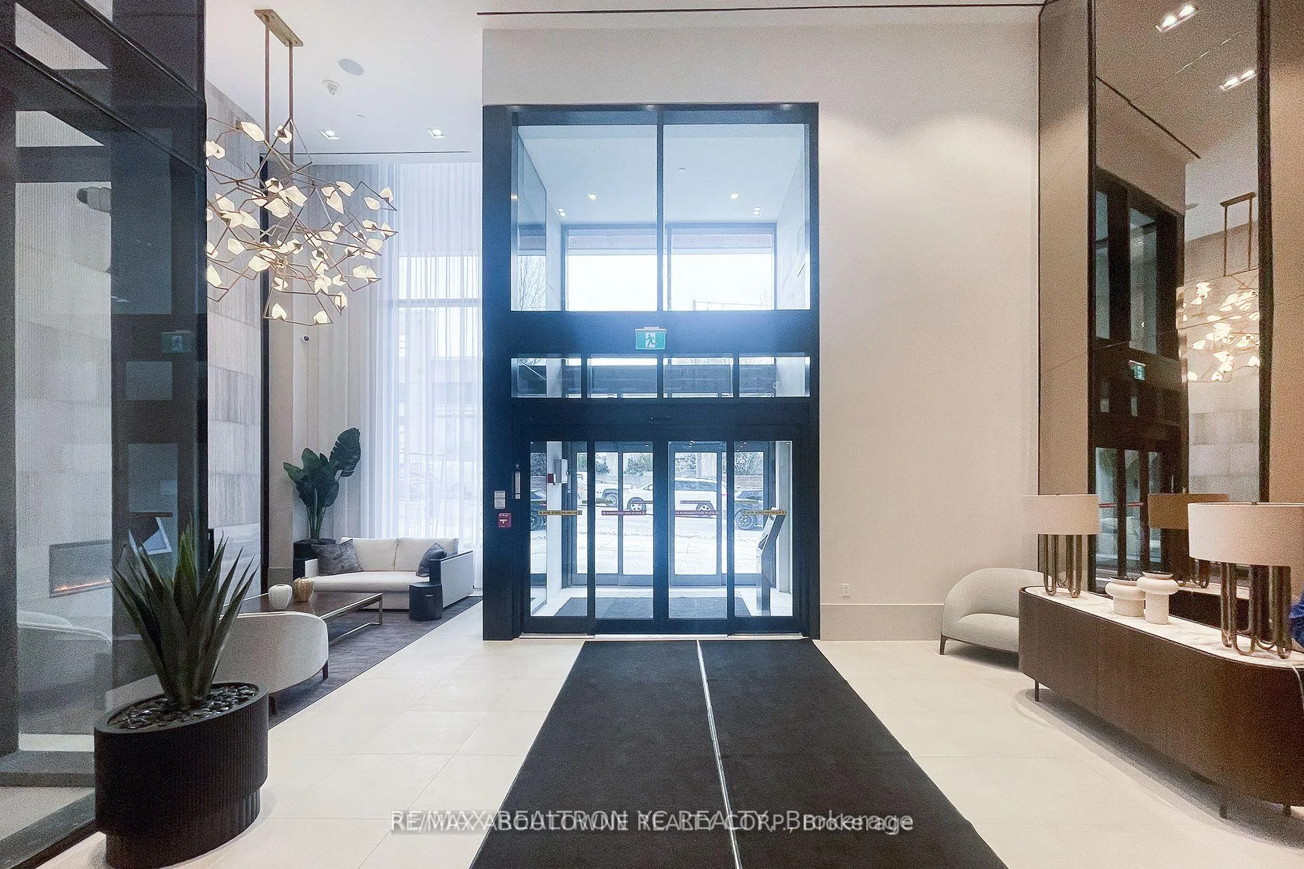 Photo 3 of Unit 806, 2020 Bathurst Street, Toronto, Humewood-Cedarvale — HOMEH