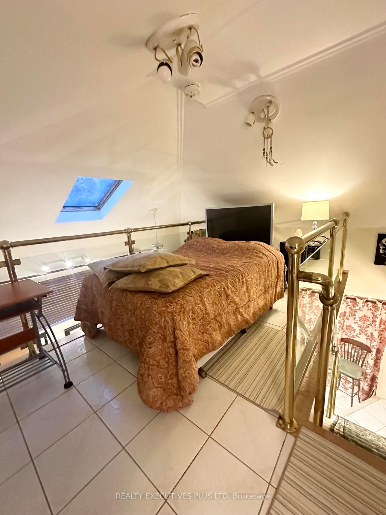 Photo 5 of Unit #2, 1252 Hillhurst Road, Oakville, Morrison — HOMEH