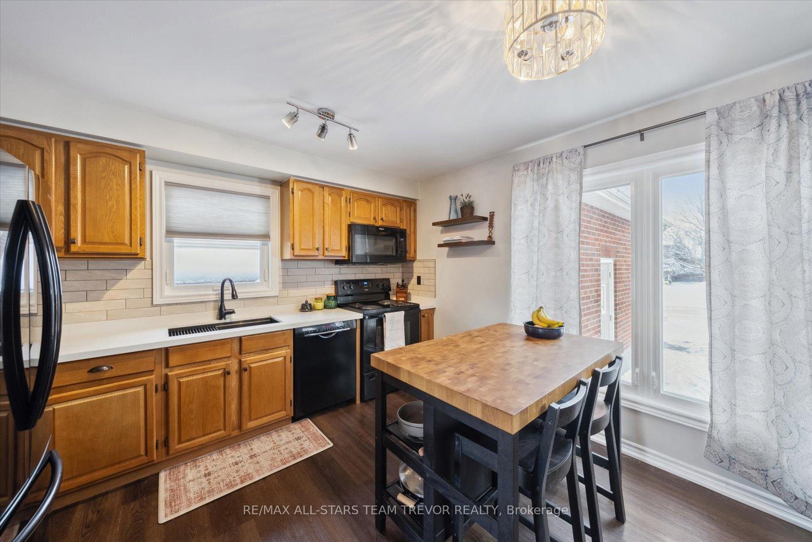 Photo 3 of 172 Carrick Avenue, Georgina, Keswick North — HOMEH