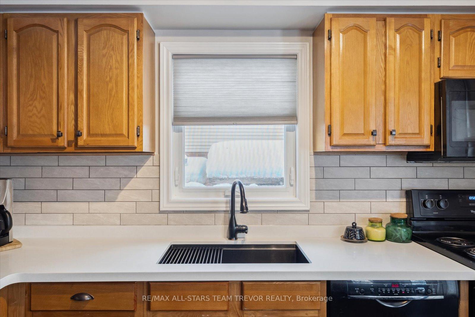 Photo 4 of 172 Carrick Avenue, Georgina, Keswick North — HOMEH