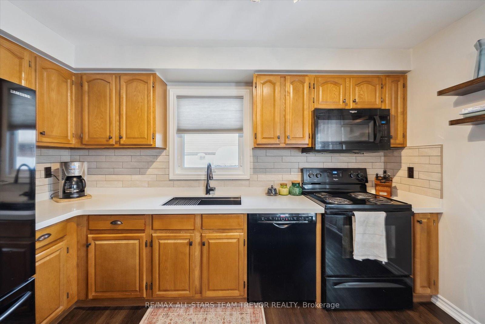 Photo 5 of 172 Carrick Avenue, Georgina, Keswick North — HOMEH