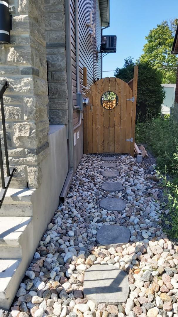 Photo 9 of 1293 Thames Street, Ottawa, Carlington — HOMEH