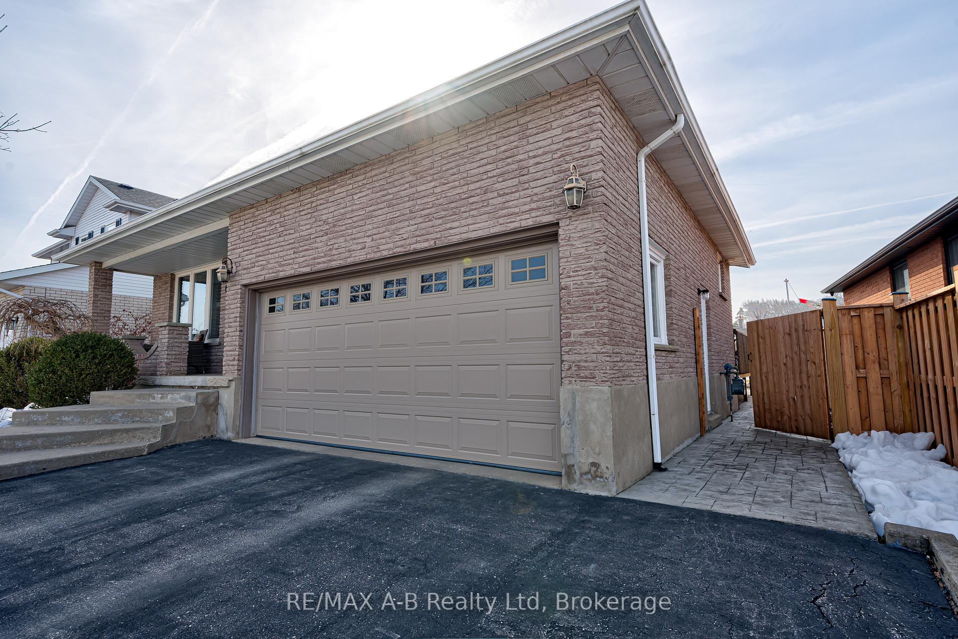 Photo 5 of 655 Champlain Boulevard, Cambridge — HOMEH