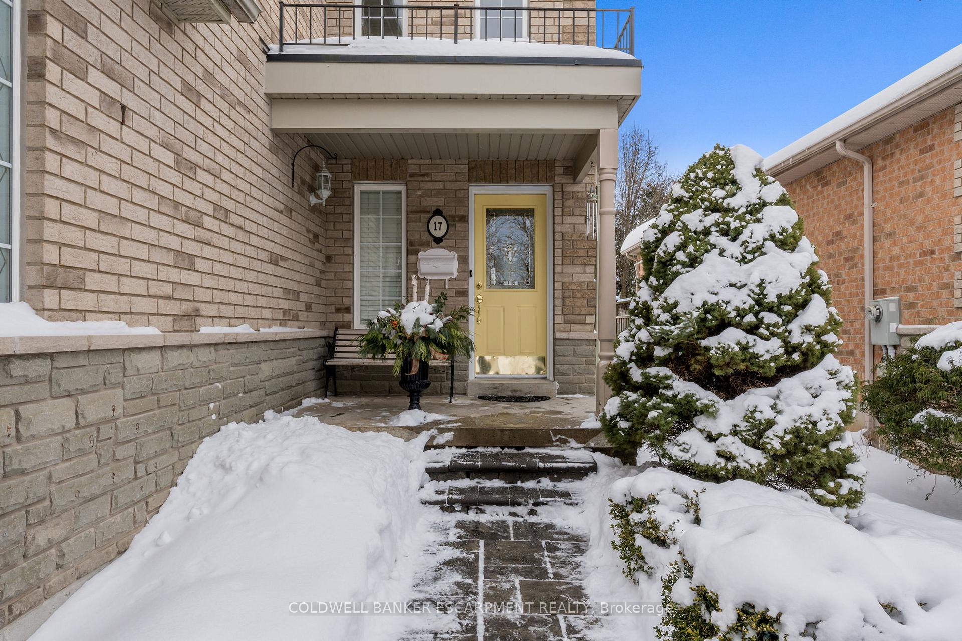 Photo 3 of 17 Spruce Boulevard, Halton Hills, Acton — HOMEH