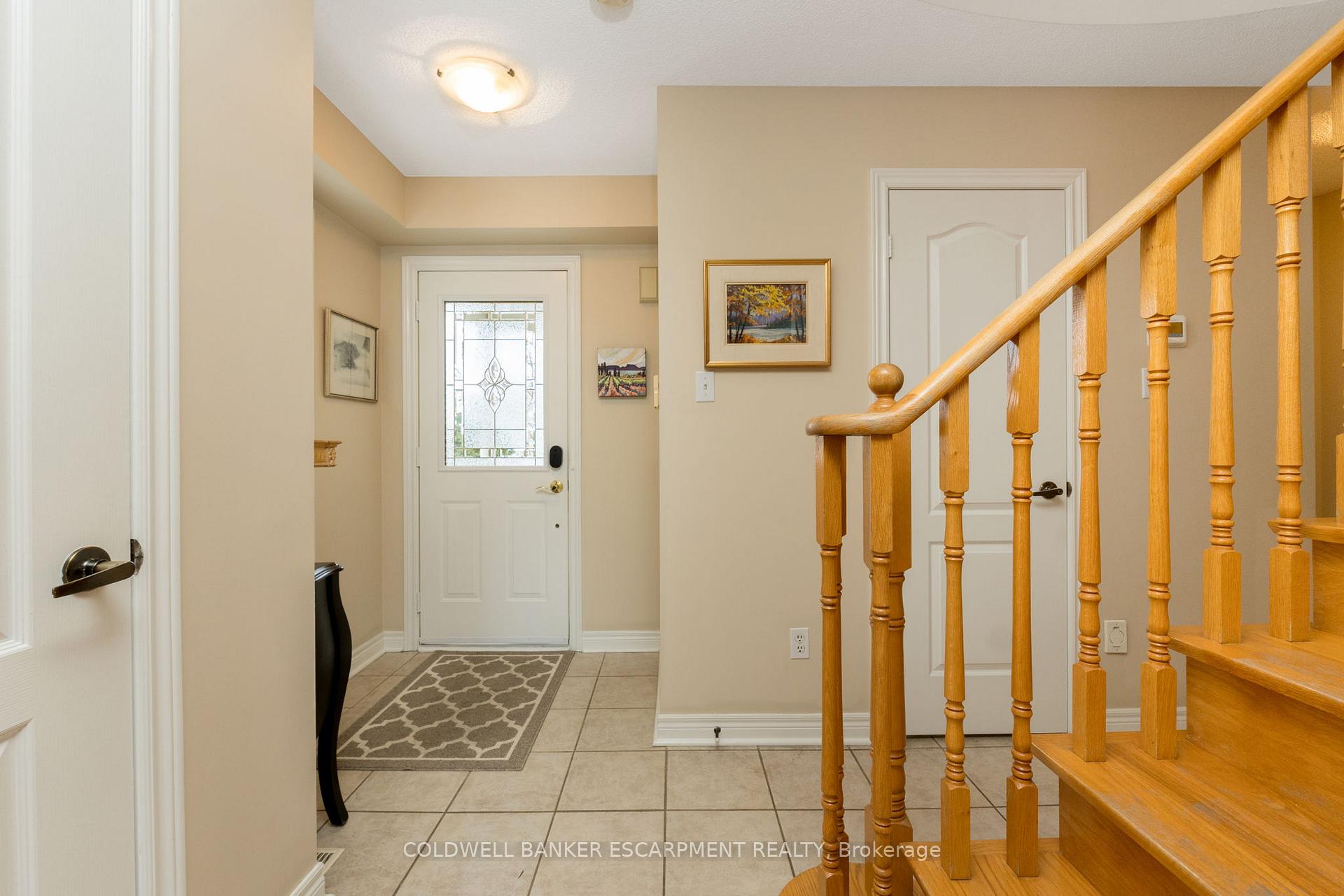 Photo 4 of 17 Spruce Boulevard, Halton Hills, Acton — HOMEH