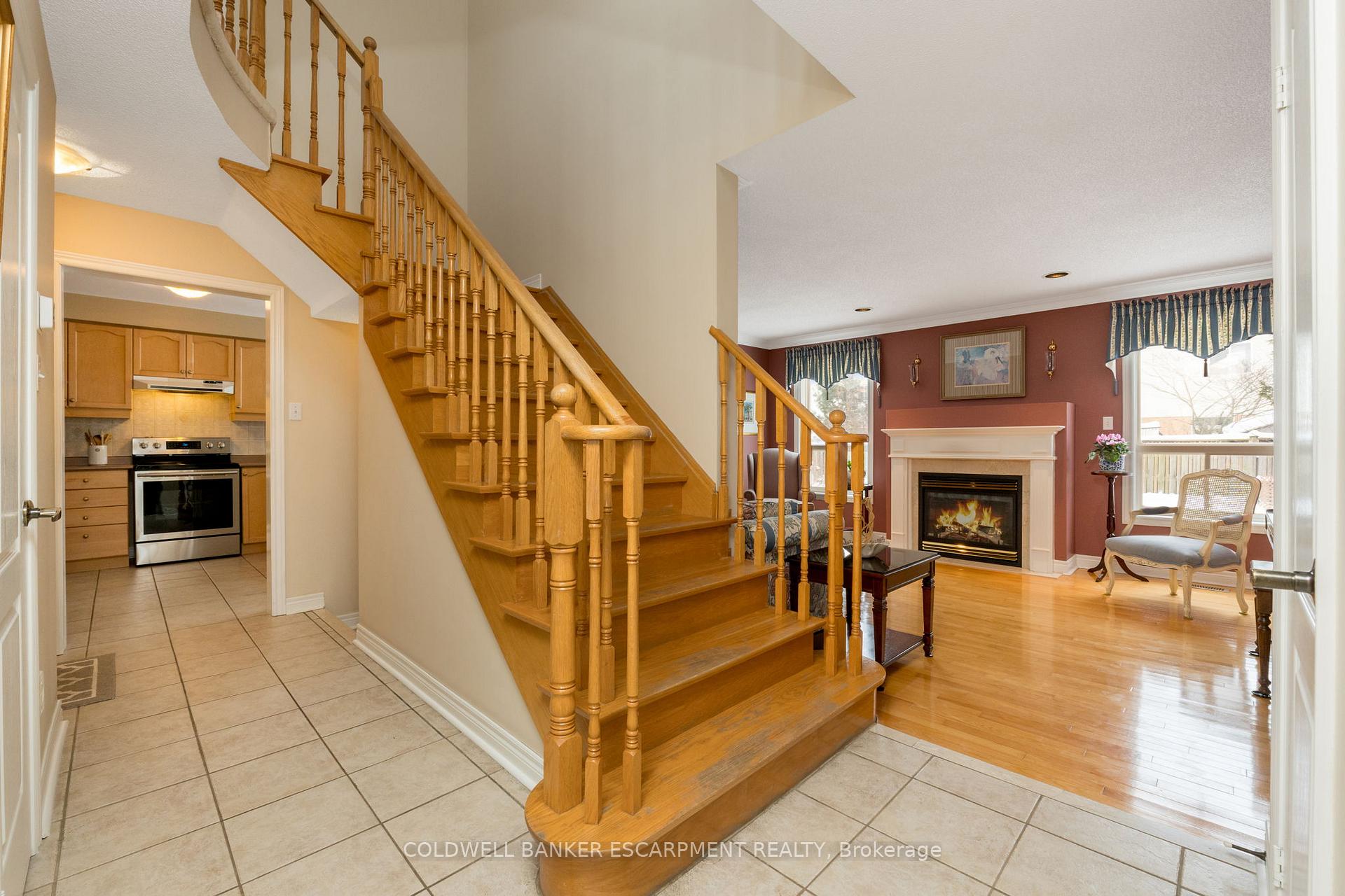 Photo 5 of 17 Spruce Boulevard, Halton Hills, Acton — HOMEH