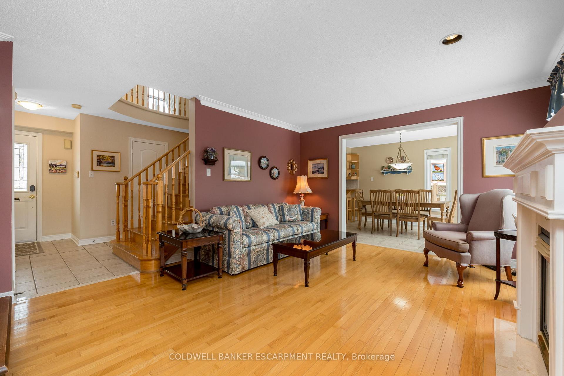Photo 7 of 17 Spruce Boulevard, Halton Hills, Acton — HOMEH
