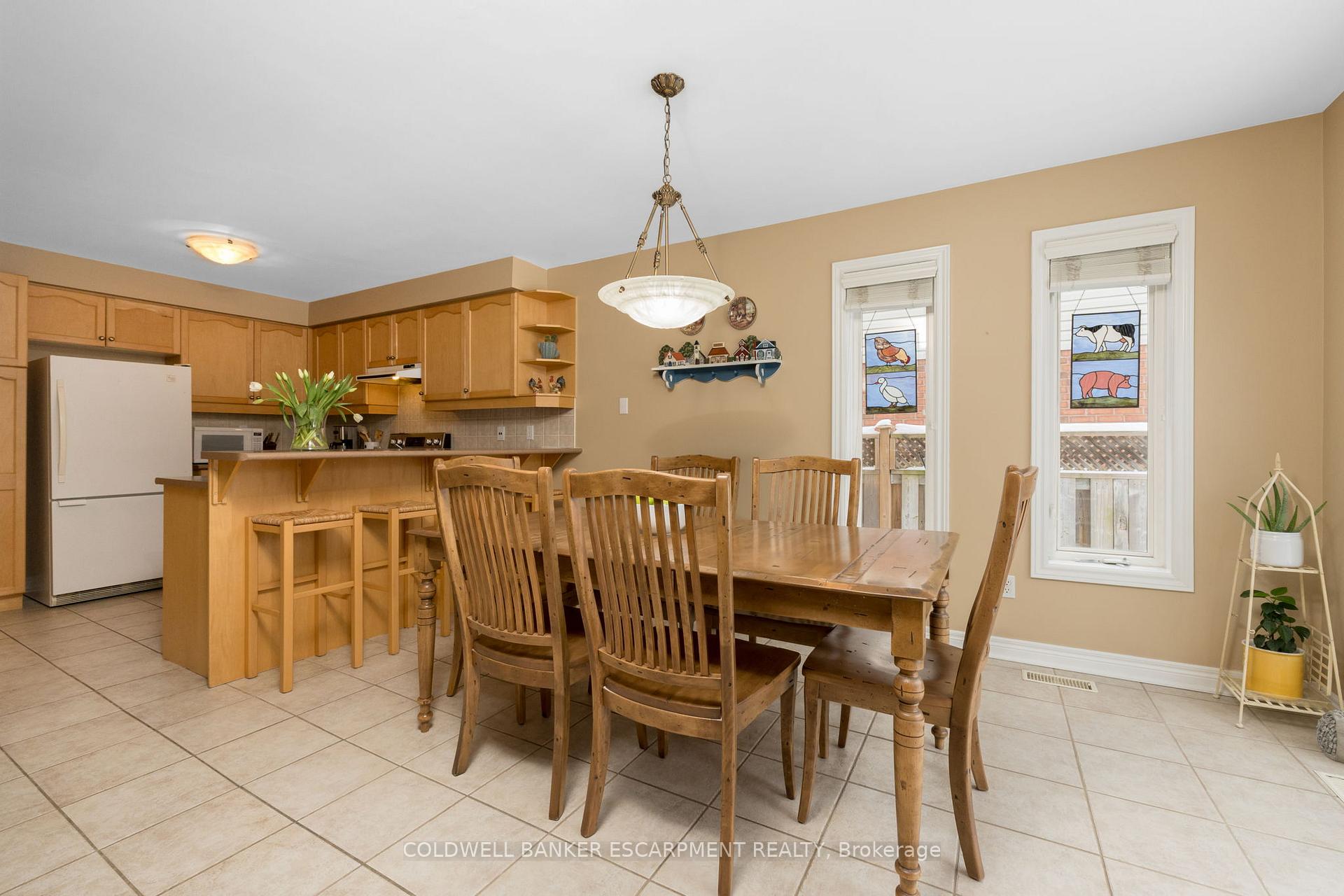 Photo 9 of 17 Spruce Boulevard, Halton Hills, Acton — HOMEH
