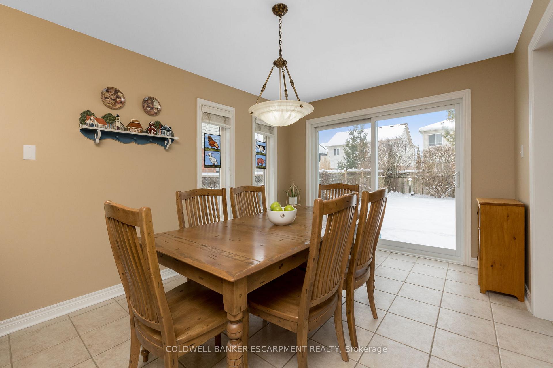 Photo 10 of 17 Spruce Boulevard, Halton Hills, Acton — HOMEH