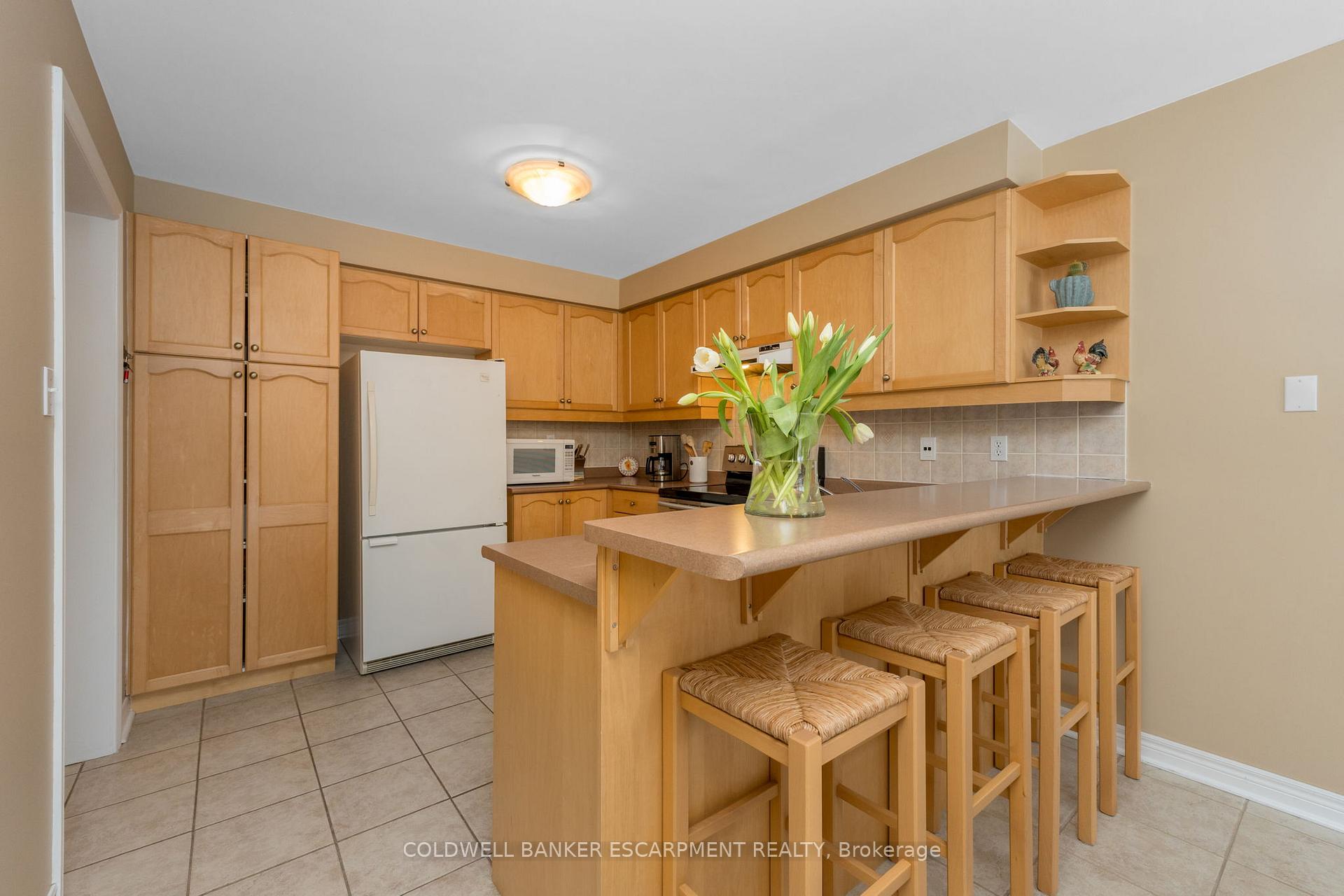 Photo 11 of 17 Spruce Boulevard, Halton Hills, Acton — HOMEH