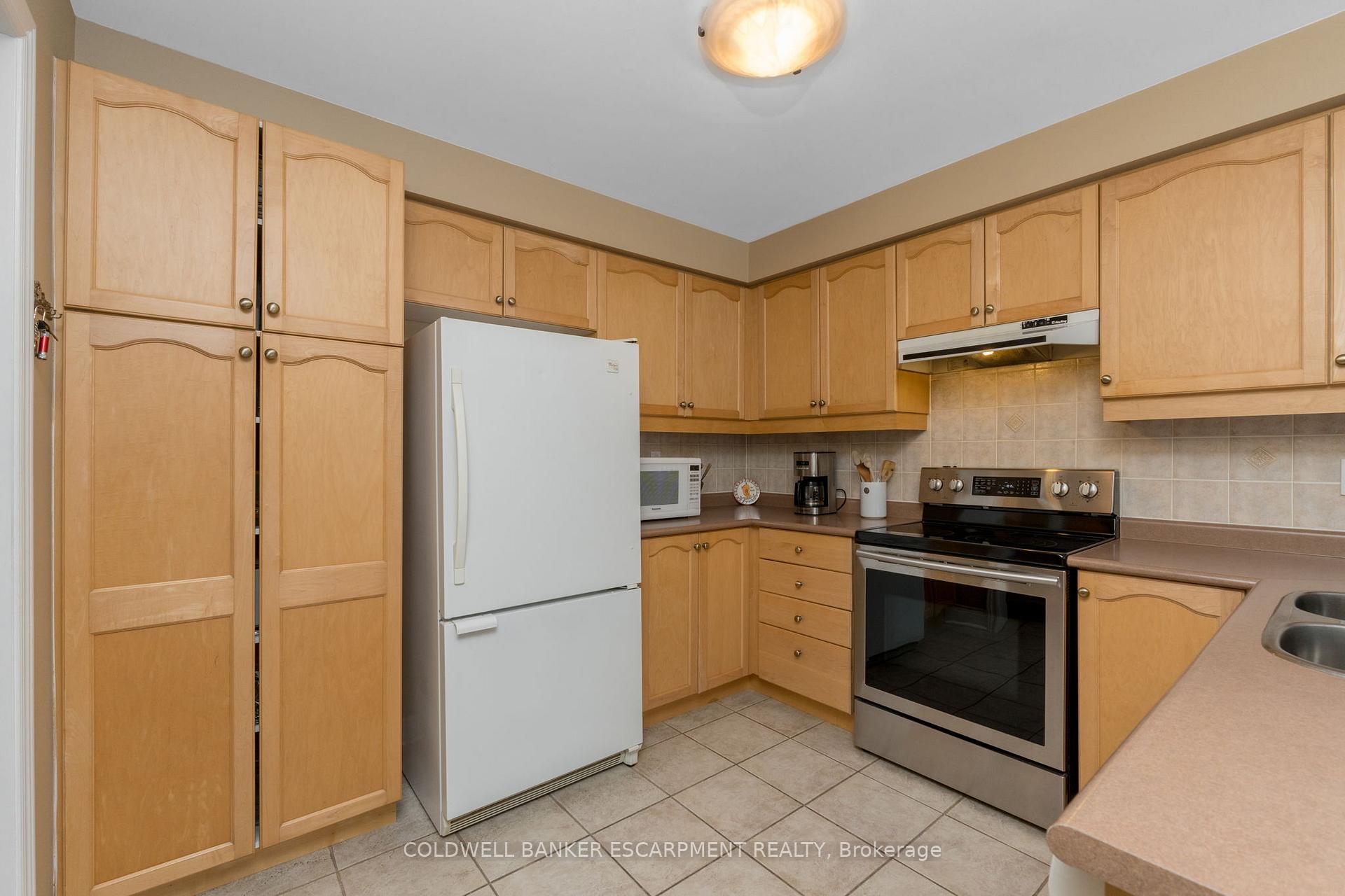 Photo 12 of 17 Spruce Boulevard, Halton Hills, Acton — HOMEH