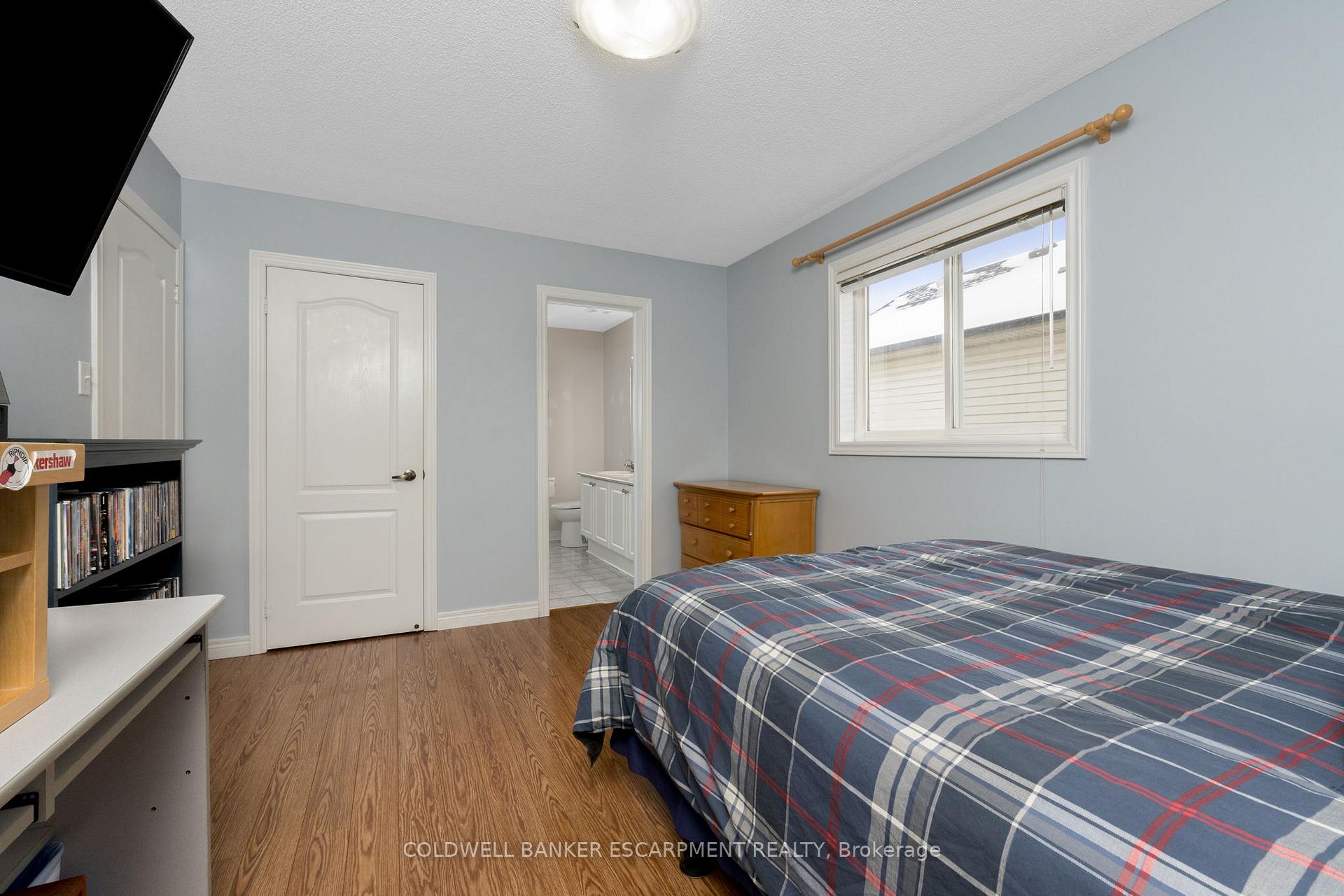 Photo 18 of 17 Spruce Boulevard, Halton Hills, Acton — HOMEH