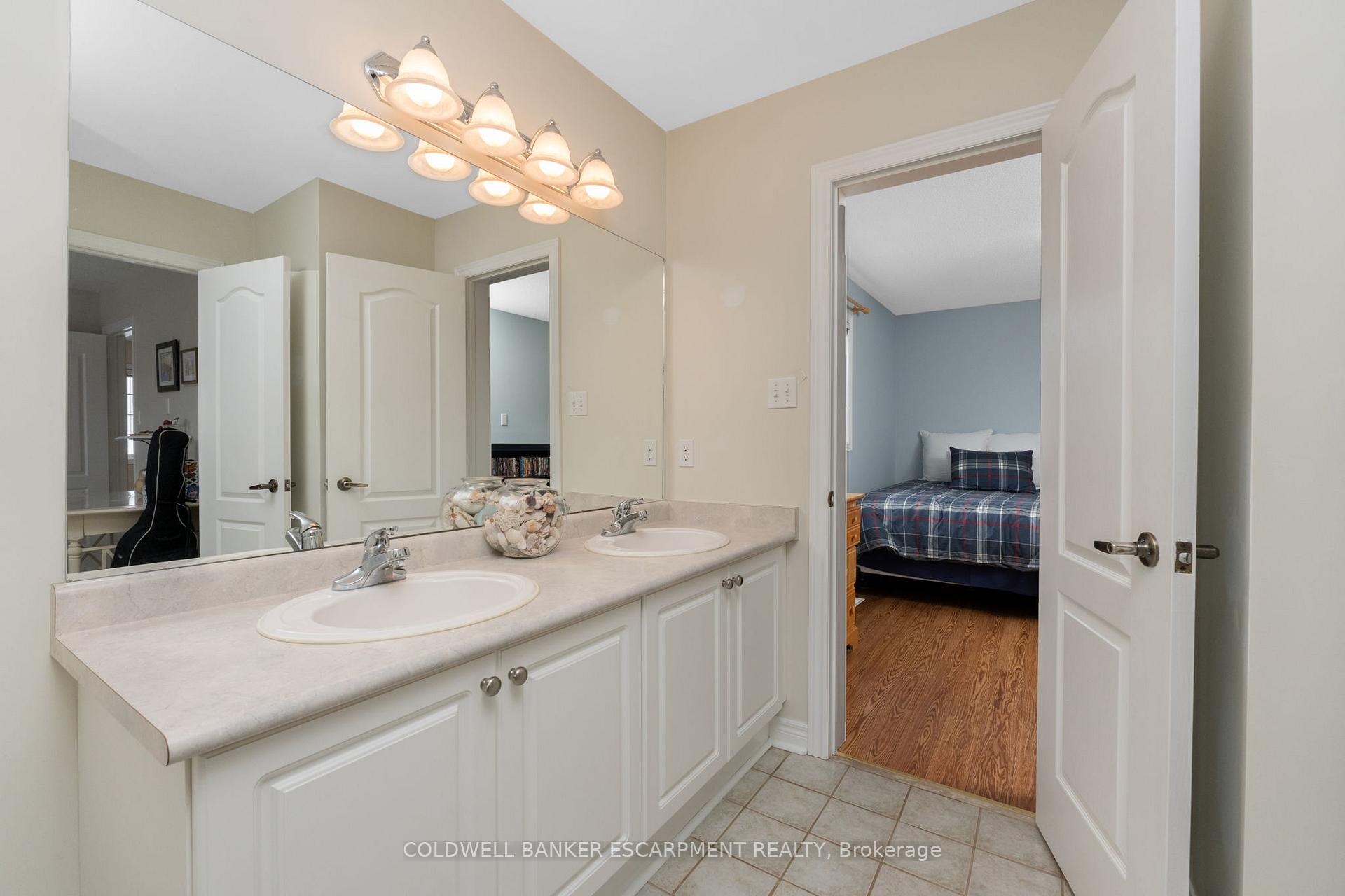Photo 19 of 17 Spruce Boulevard, Halton Hills, Acton — HOMEH