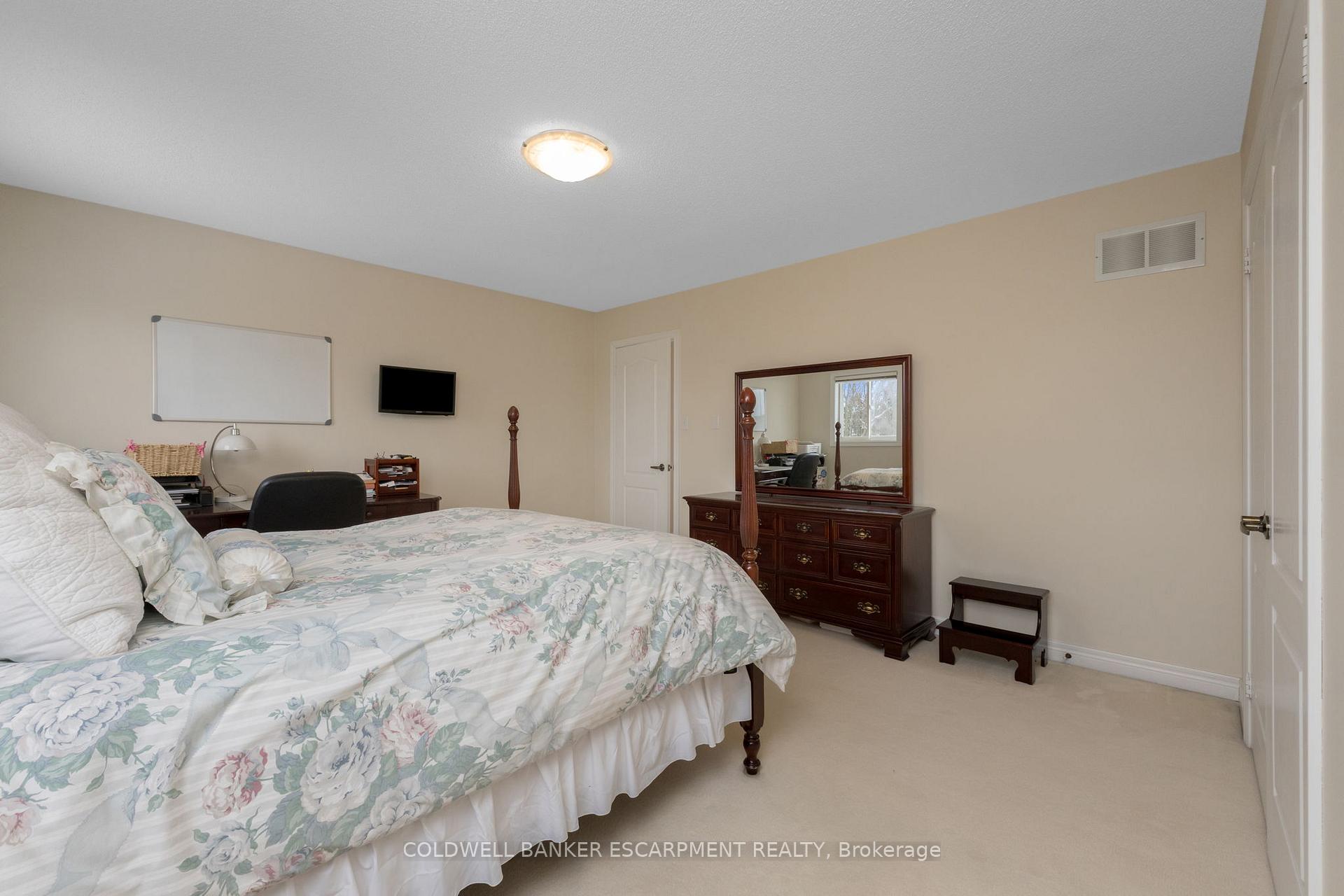 Photo 22 of 17 Spruce Boulevard, Halton Hills, Acton — HOMEH