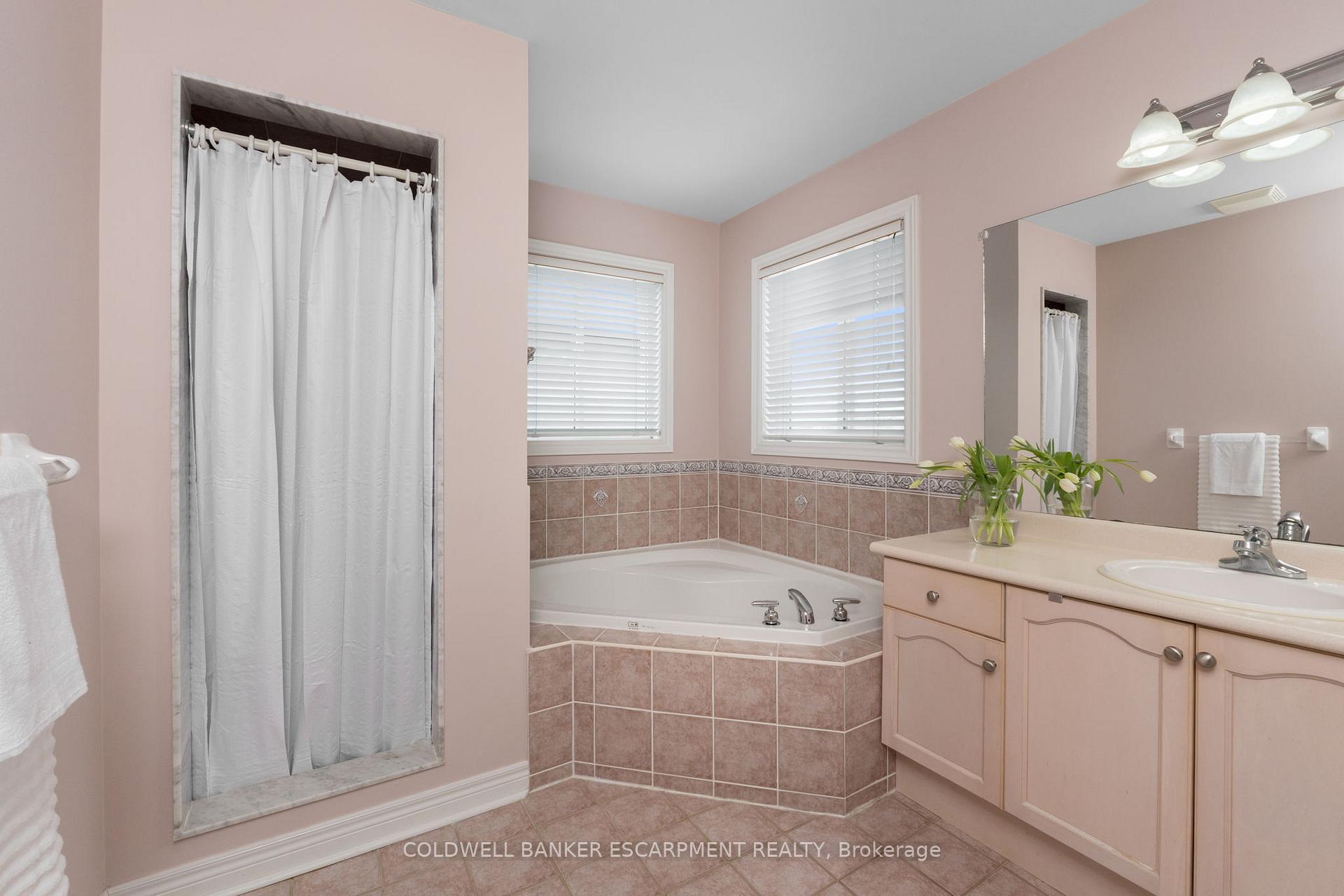 Photo 23 of 17 Spruce Boulevard, Halton Hills, Acton — HOMEH