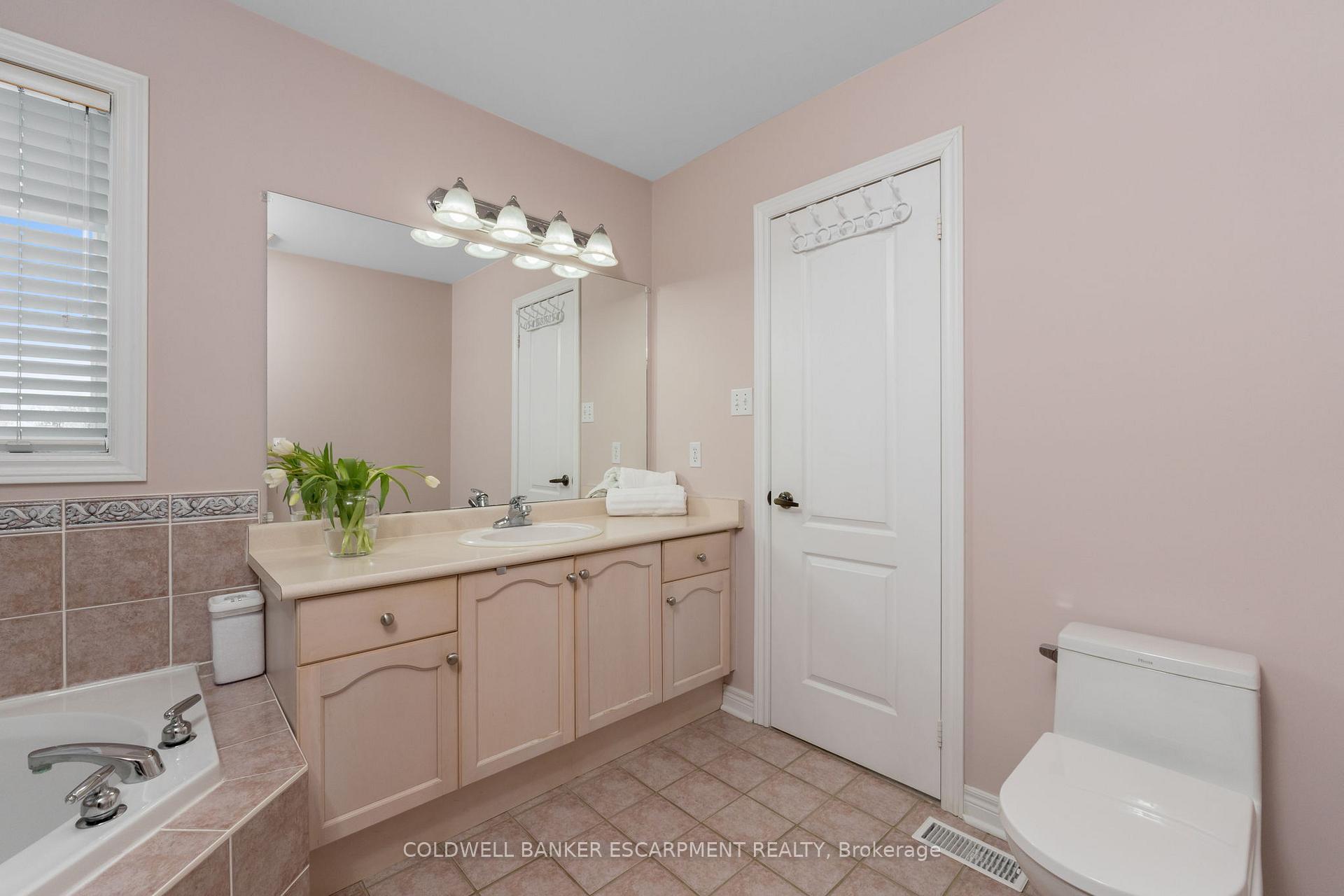 Photo 24 of 17 Spruce Boulevard, Halton Hills, Acton — HOMEH