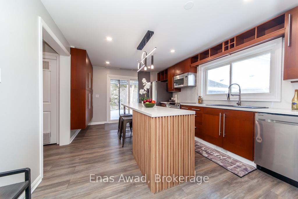 Photo 4 of 233 Cameron Crescent, Georgina, Keswick North — HOMEH