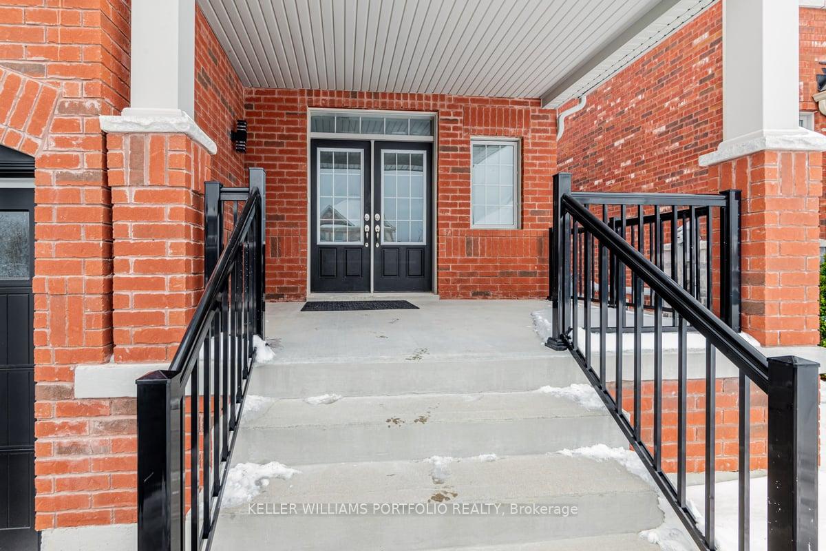 Photo 2 of 42 Willoughby Place, Clarington, Bowmanville — HOMEH