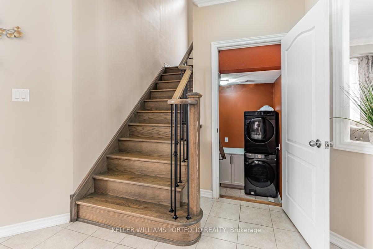 Photo 4 of 42 Willoughby Place, Clarington, Bowmanville — HOMEH