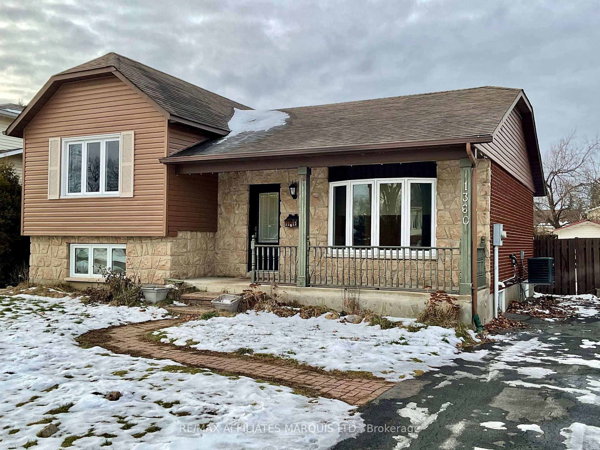 Photo 1 of 1360 Lancaster Crescent, Cornwall — HOMEH