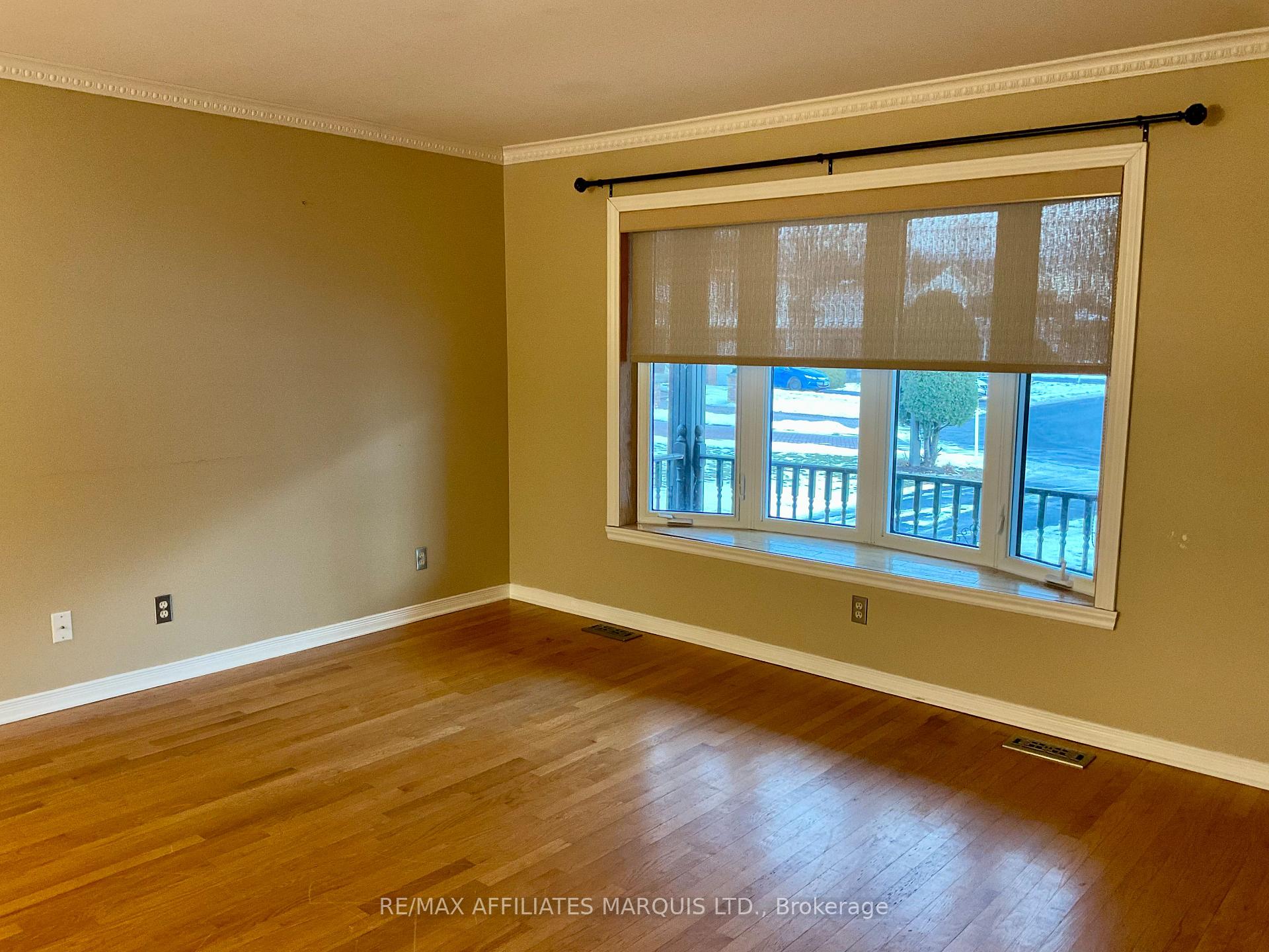 Photo 4 of 1360 Lancaster Crescent, Cornwall — HOMEH