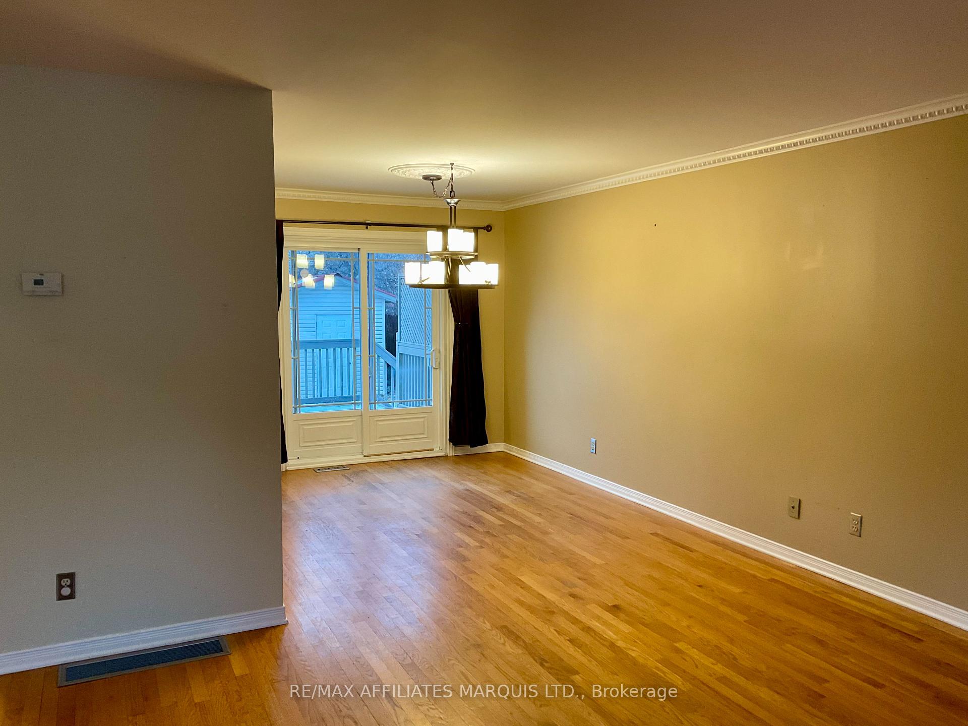 Photo 5 of 1360 Lancaster Crescent, Cornwall — HOMEH