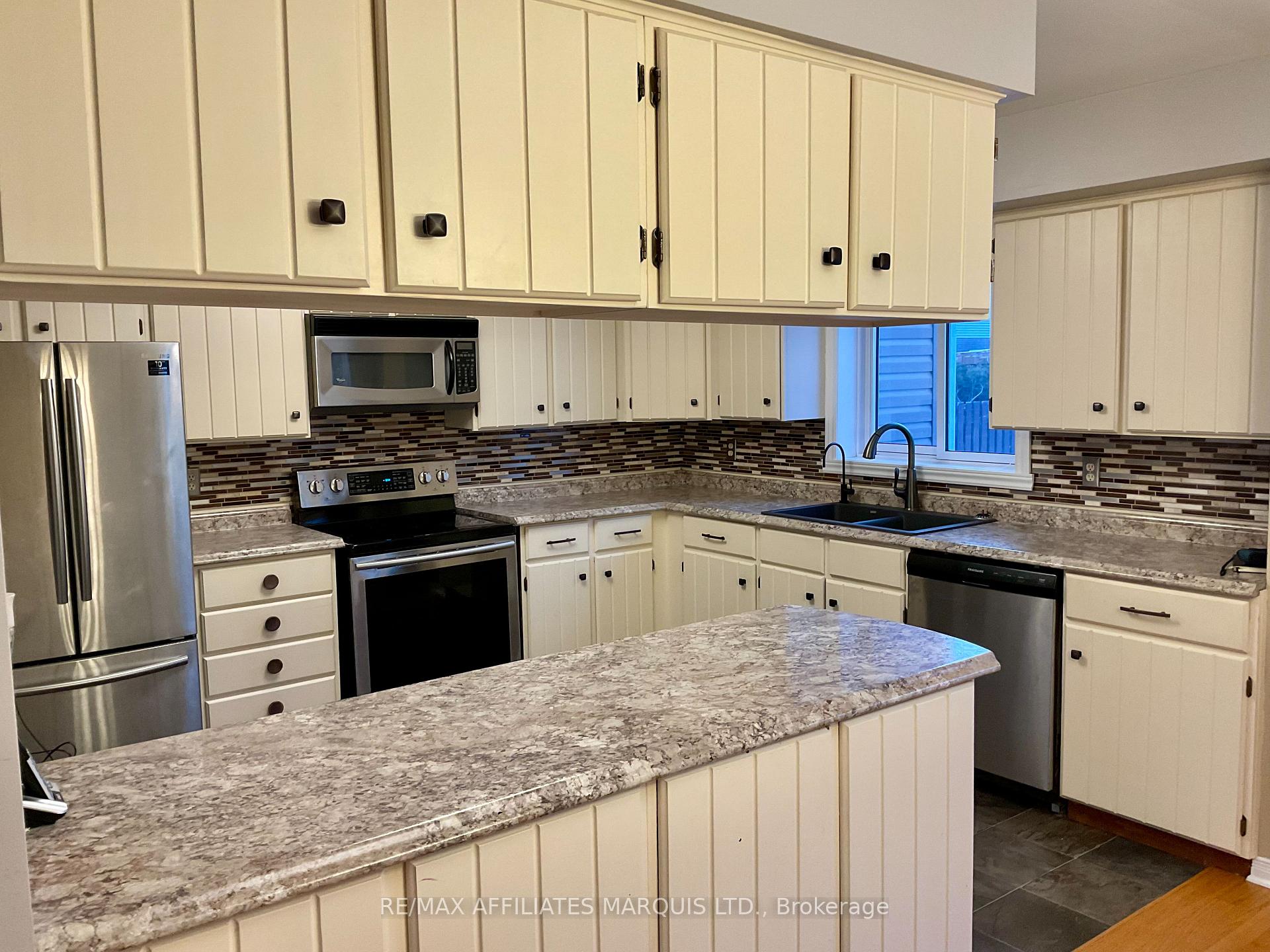 Photo 10 of 1360 Lancaster Crescent, Cornwall — HOMEH