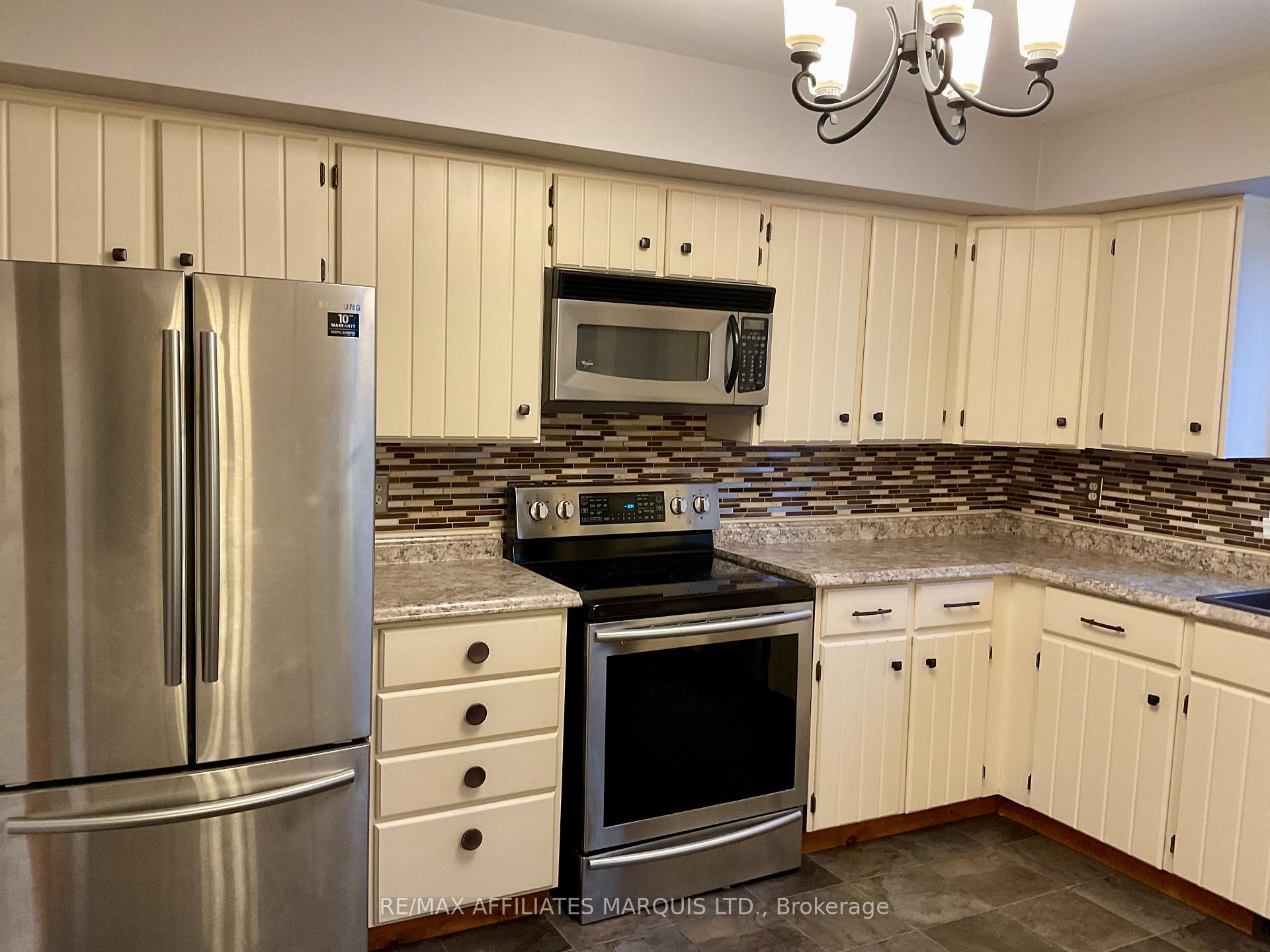 Photo 11 of 1360 Lancaster Crescent, Cornwall — HOMEH