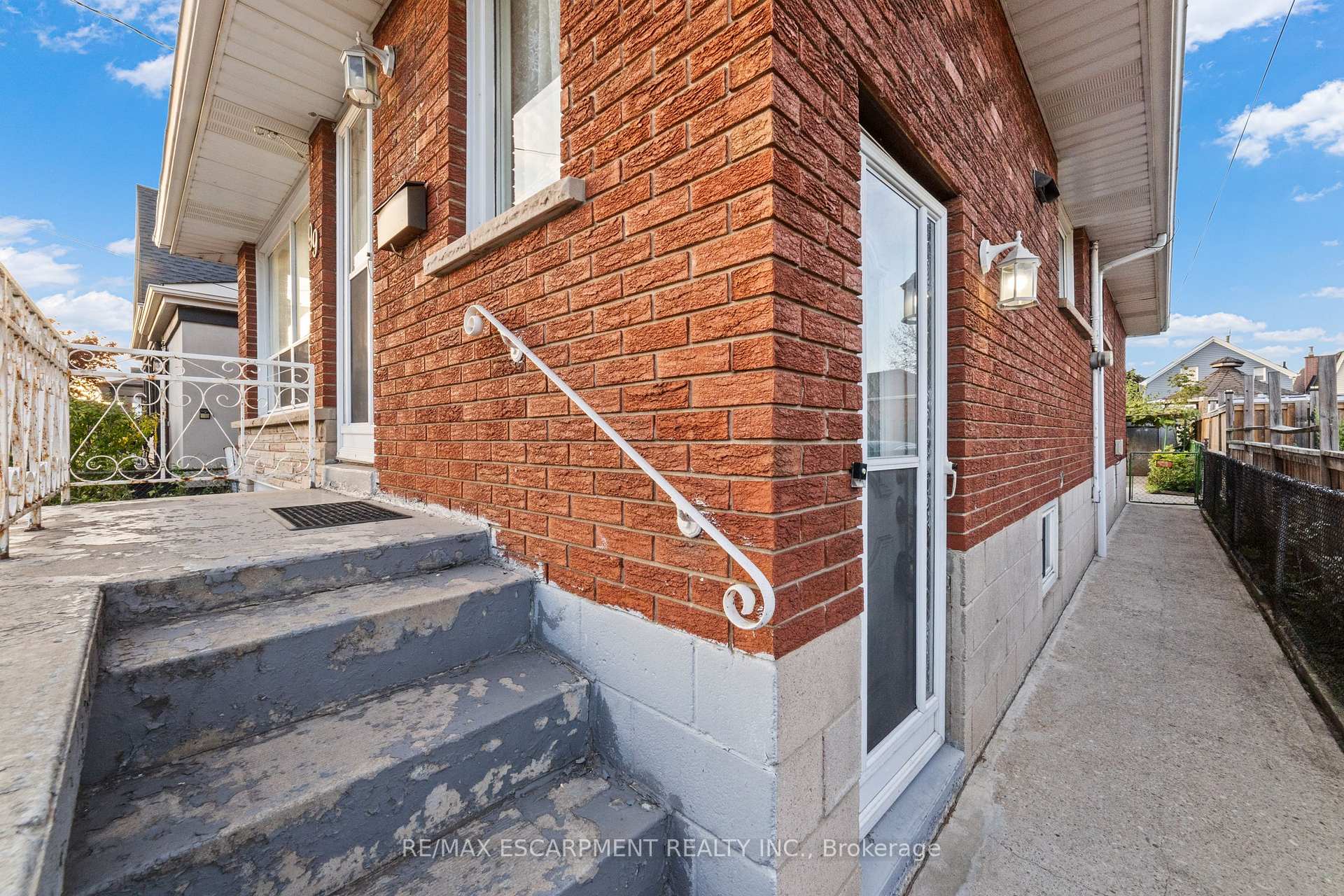 Photo 3 of 99 Edinburgh Avenue, Hamilton, Crown Point — HOMEH