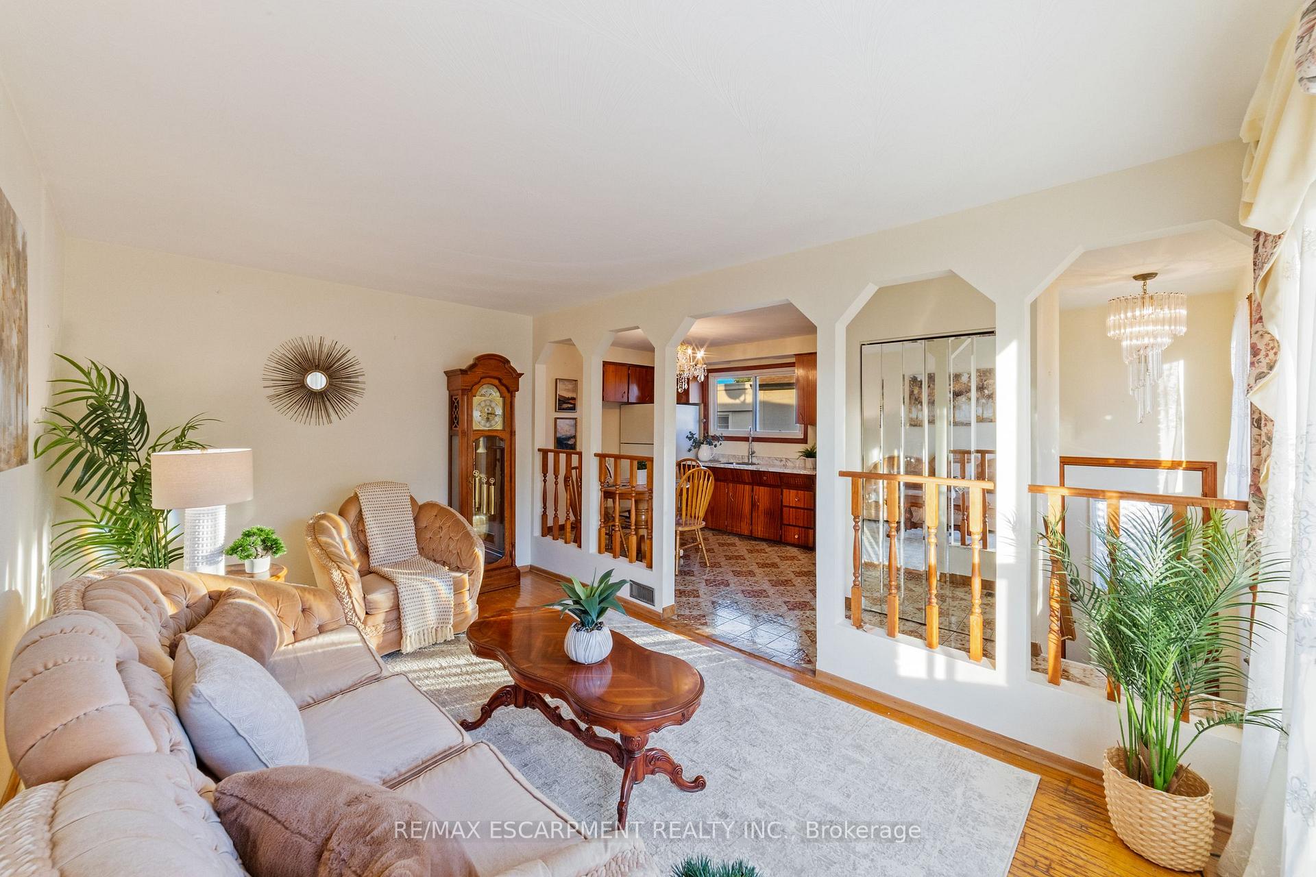 Photo 6 of 99 Edinburgh Avenue, Hamilton, Crown Point — HOMEH