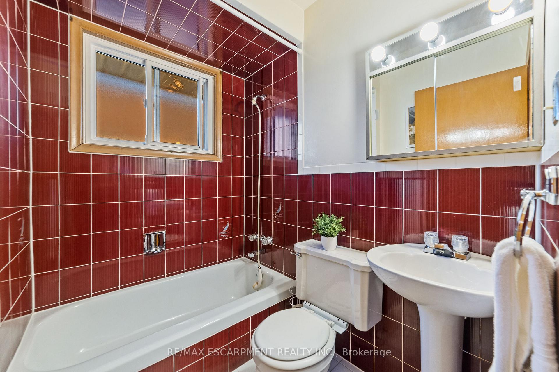 Photo 10 of 99 Edinburgh Avenue, Hamilton, Crown Point — HOMEH