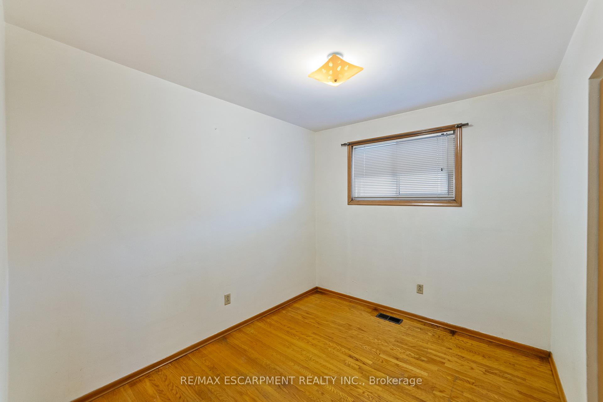 Photo 11 of 99 Edinburgh Avenue, Hamilton, Crown Point — HOMEH