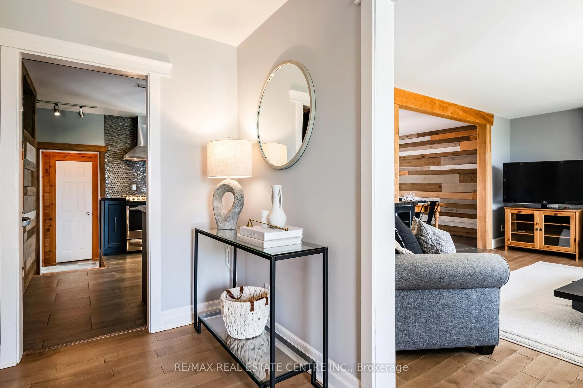 Photo 2 of 188 Lakeshore Road E, Blue Mountains — HOMEH