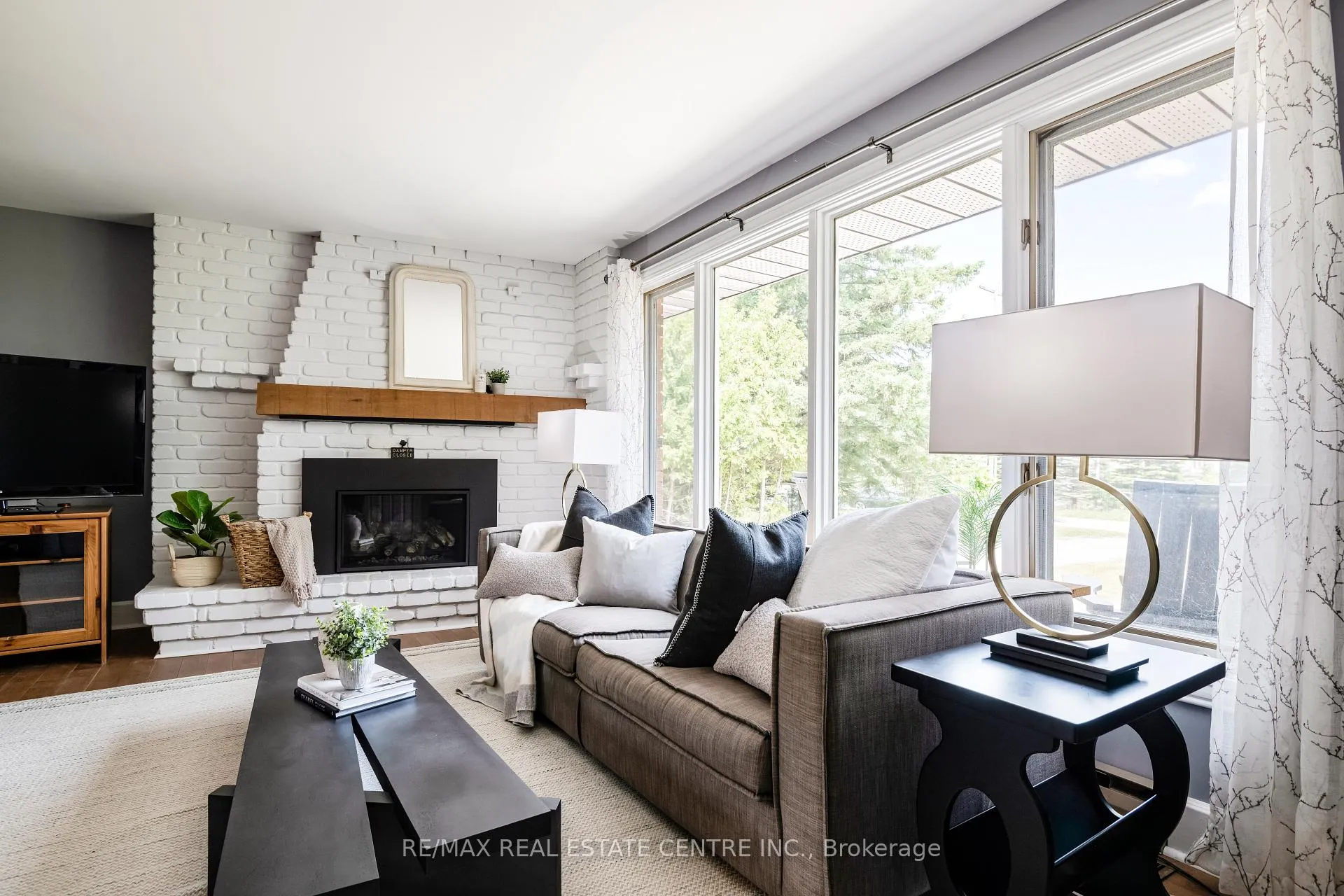 Photo 4 of 188 Lakeshore Road E, Blue Mountains — HOMEH