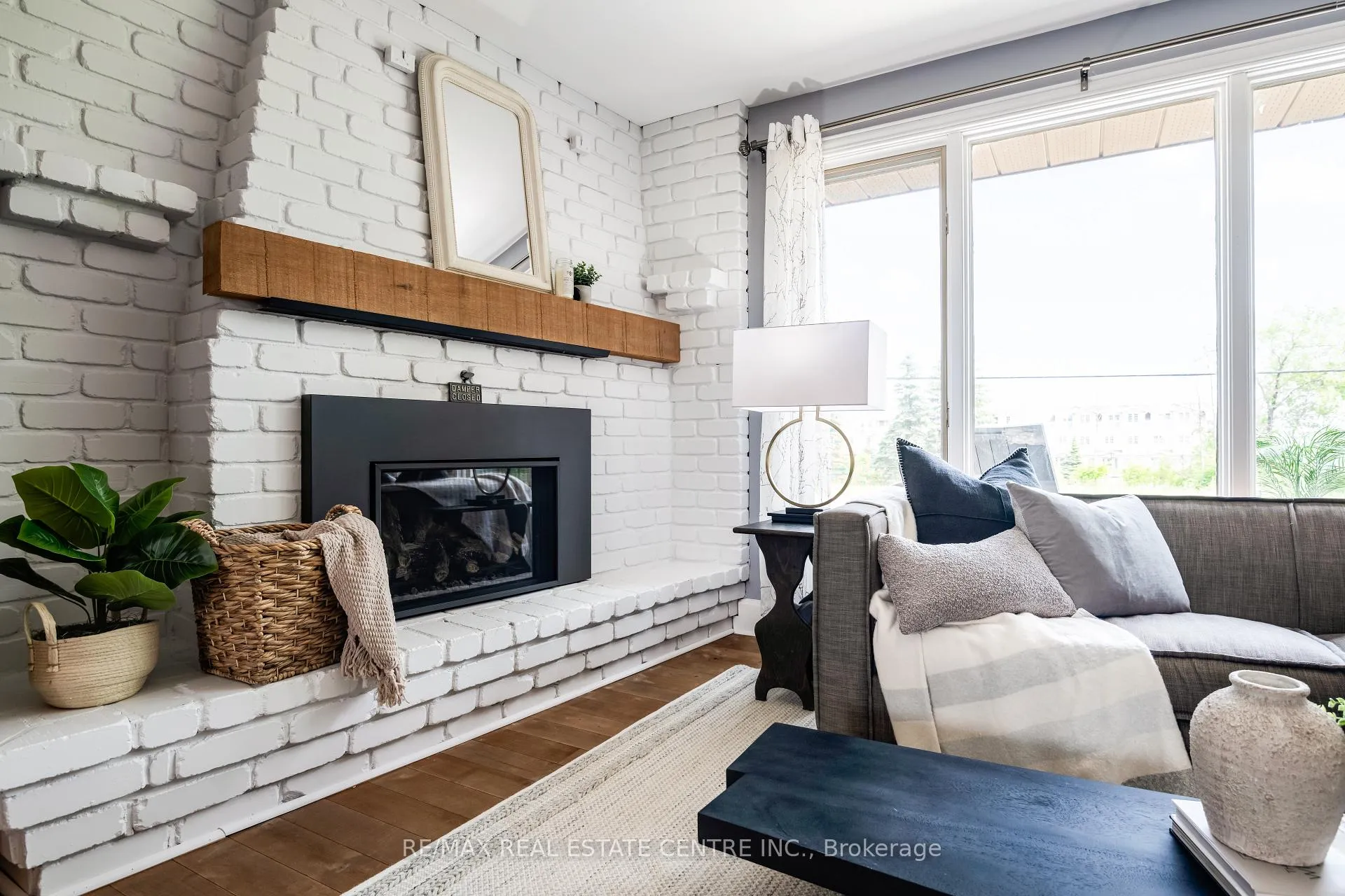 Photo 5 of 188 Lakeshore Road E, Blue Mountains — HOMEH
