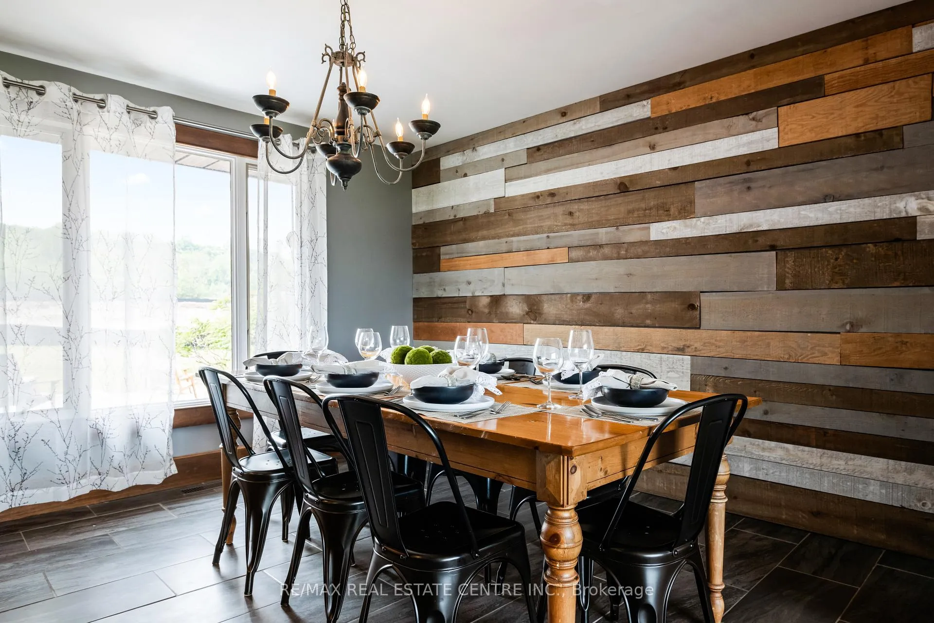 Photo 8 of 188 Lakeshore Road E, Blue Mountains — HOMEH