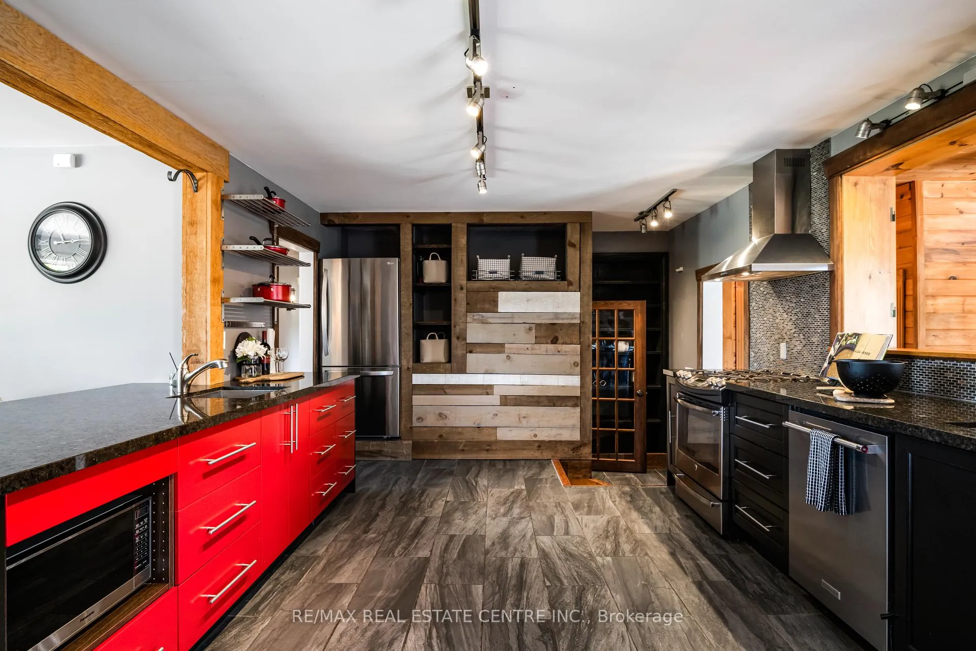 Photo 10 of 188 Lakeshore Road E, Blue Mountains — HOMEH