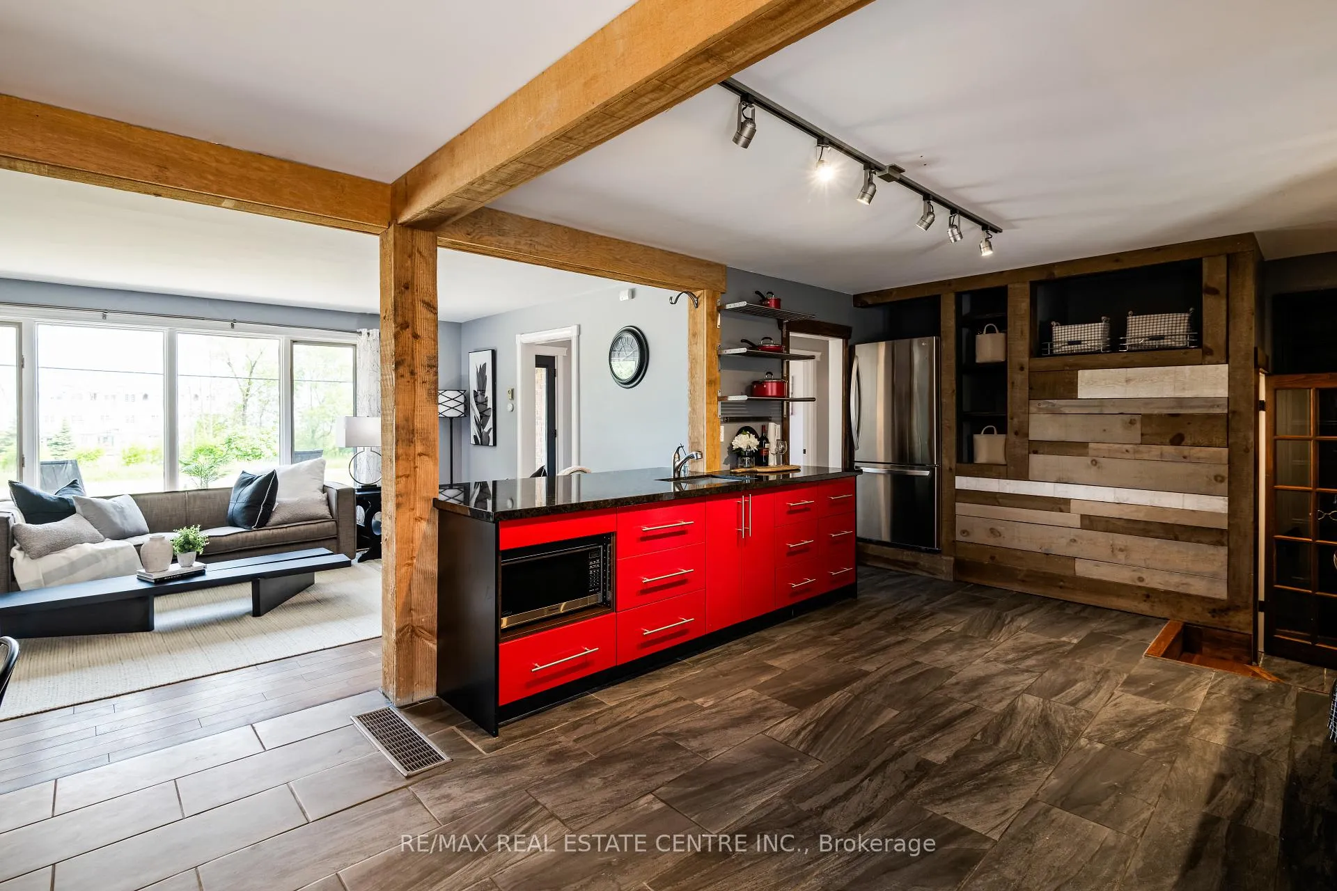 Photo 11 of 188 Lakeshore Road E, Blue Mountains — HOMEH