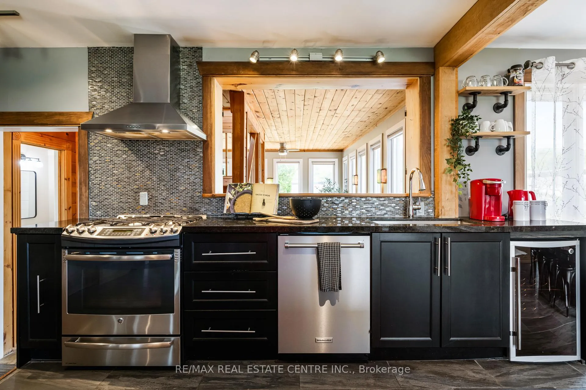 Photo 13 of 188 Lakeshore Road E, Blue Mountains — HOMEH