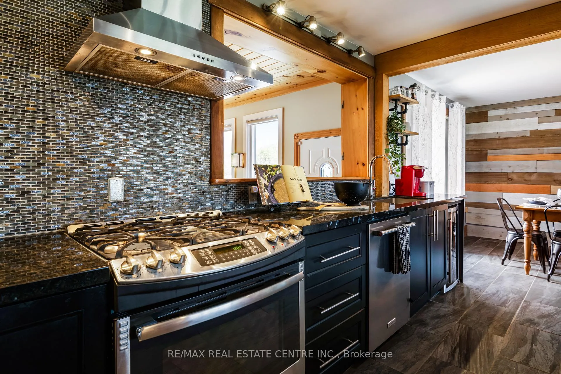 Photo 14 of 188 Lakeshore Road E, Blue Mountains — HOMEH