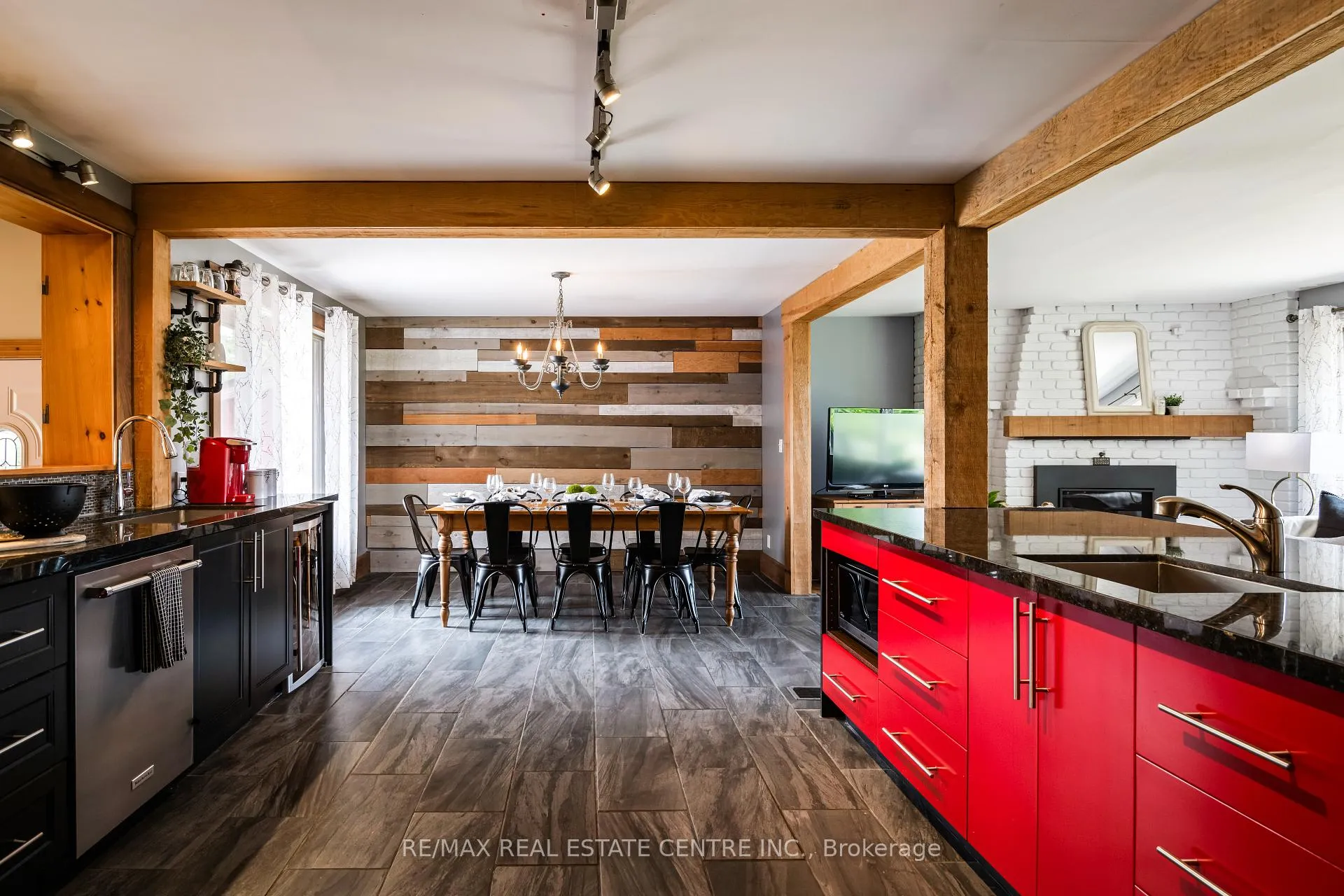 Photo 17 of 188 Lakeshore Road E, Blue Mountains — HOMEH